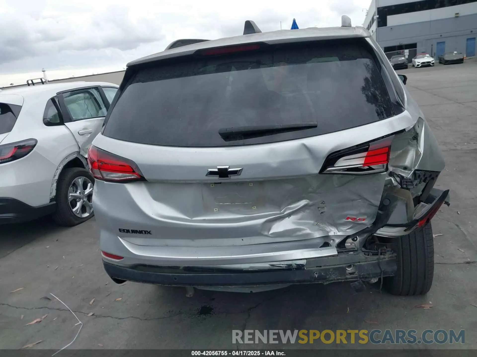 17 Photograph of a damaged car 2GNAXMEV5N6125352 CHEVROLET EQUINOX 2022