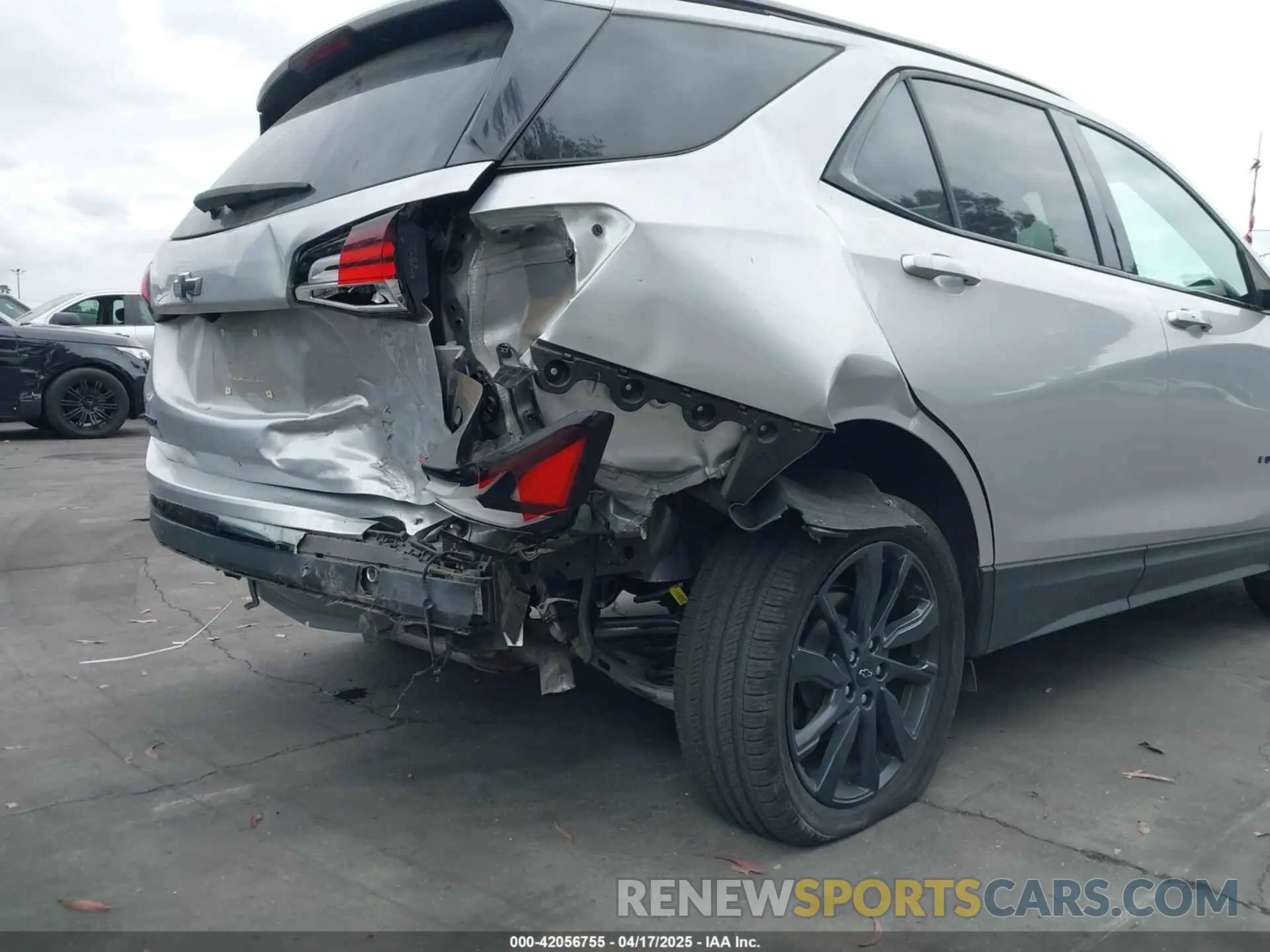 19 Photograph of a damaged car 2GNAXMEV5N6125352 CHEVROLET EQUINOX 2022
