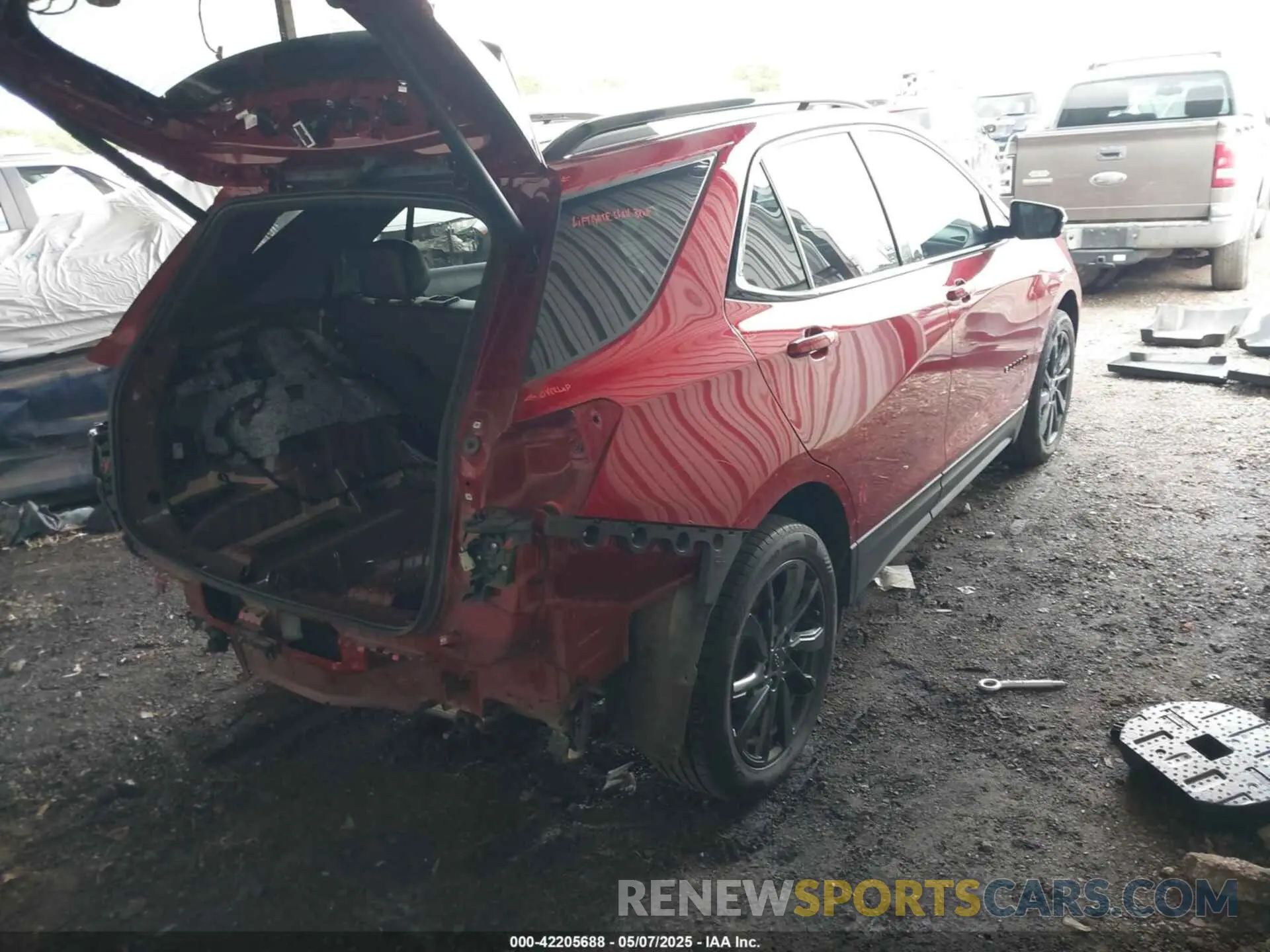 4 Photograph of a damaged car 2GNAXMEV8N6142338 CHEVROLET EQUINOX 2022