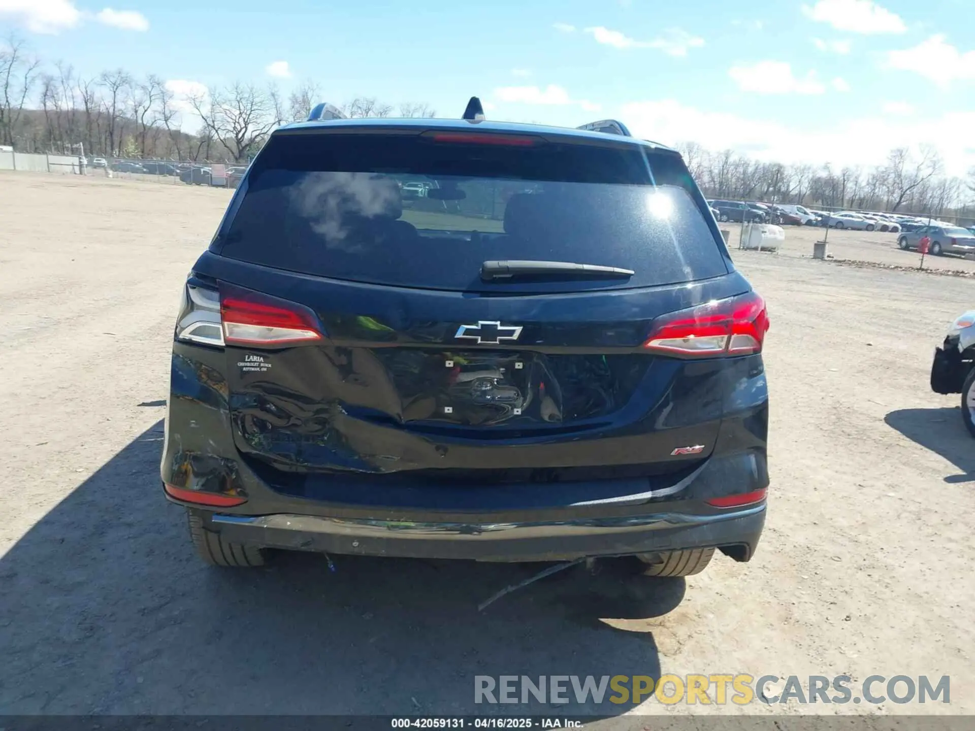 17 Photograph of a damaged car 2GNAXMEVXN6148187 CHEVROLET EQUINOX 2022