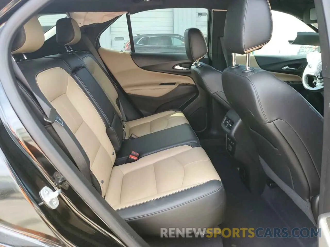 11 Photograph of a damaged car 2GNAXNEV0N6131923 CHEVROLET EQUINOX 2022
