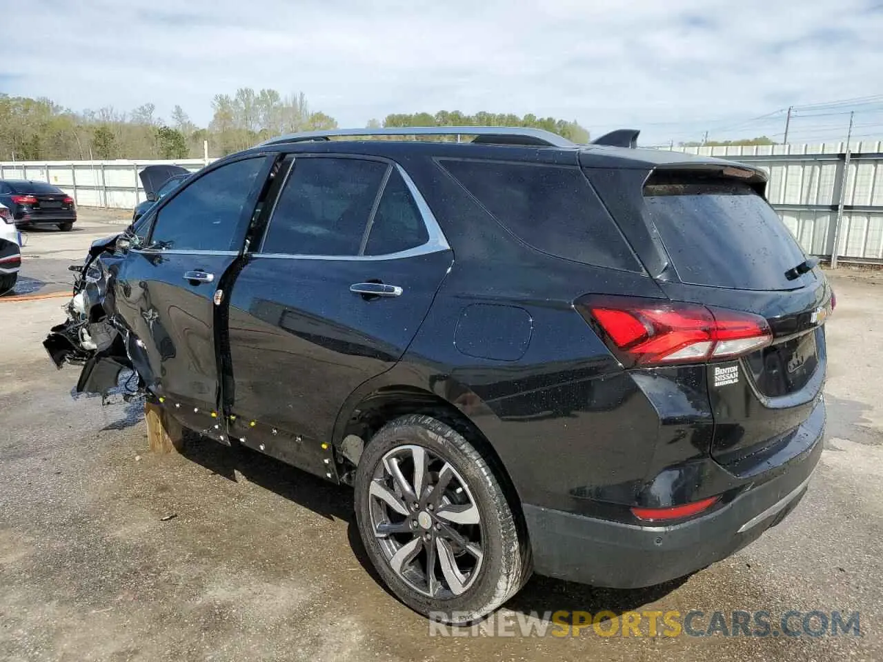 2 Photograph of a damaged car 2GNAXNEV0N6131923 CHEVROLET EQUINOX 2022