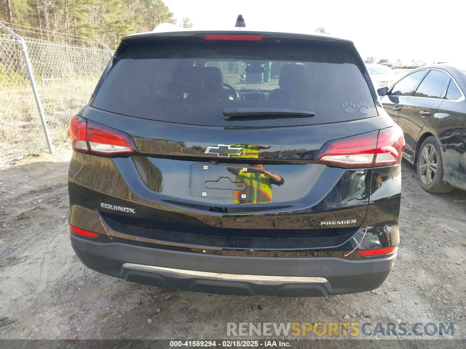 17 Photograph of a damaged car 2GNAXNEV8N6155449 CHEVROLET EQUINOX 2022