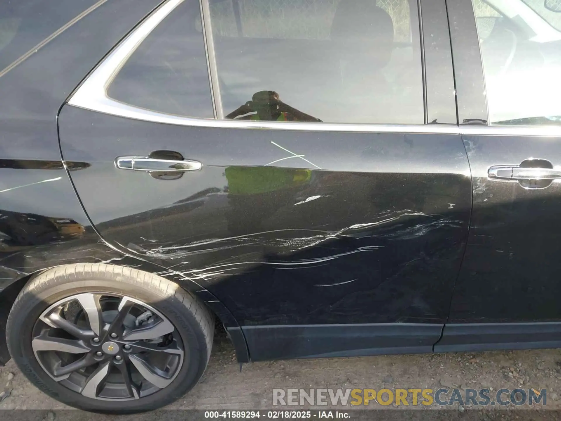 18 Photograph of a damaged car 2GNAXNEV8N6155449 CHEVROLET EQUINOX 2022