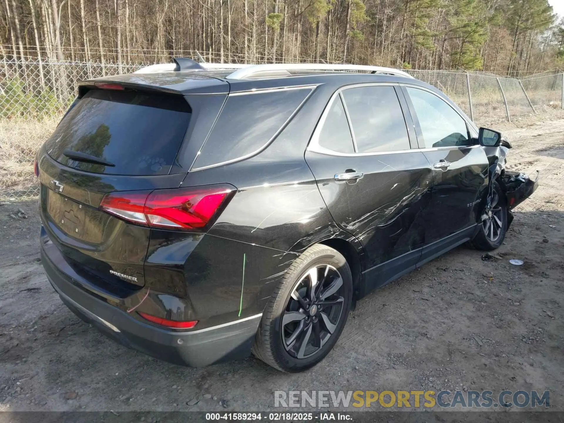 4 Photograph of a damaged car 2GNAXNEV8N6155449 CHEVROLET EQUINOX 2022