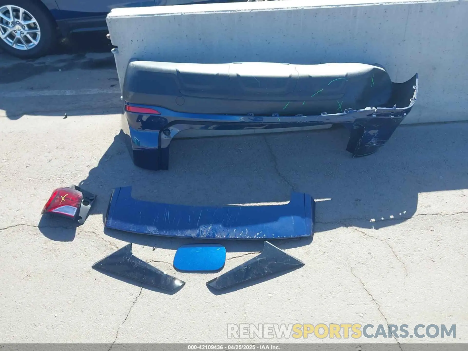 12 Photograph of a damaged car 2GNAXSEV0N6115686 CHEVROLET EQUINOX 2022