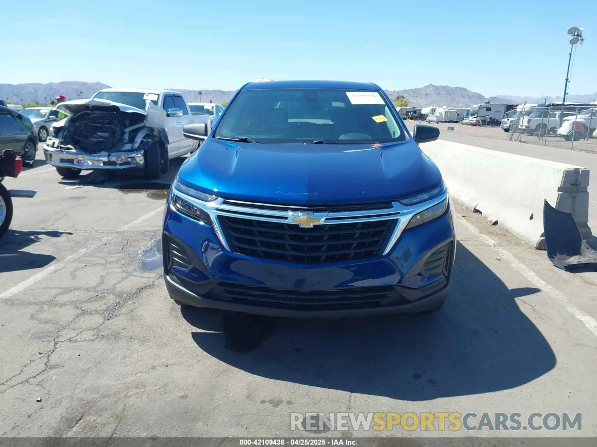 13 Photograph of a damaged car 2GNAXSEV0N6115686 CHEVROLET EQUINOX 2022