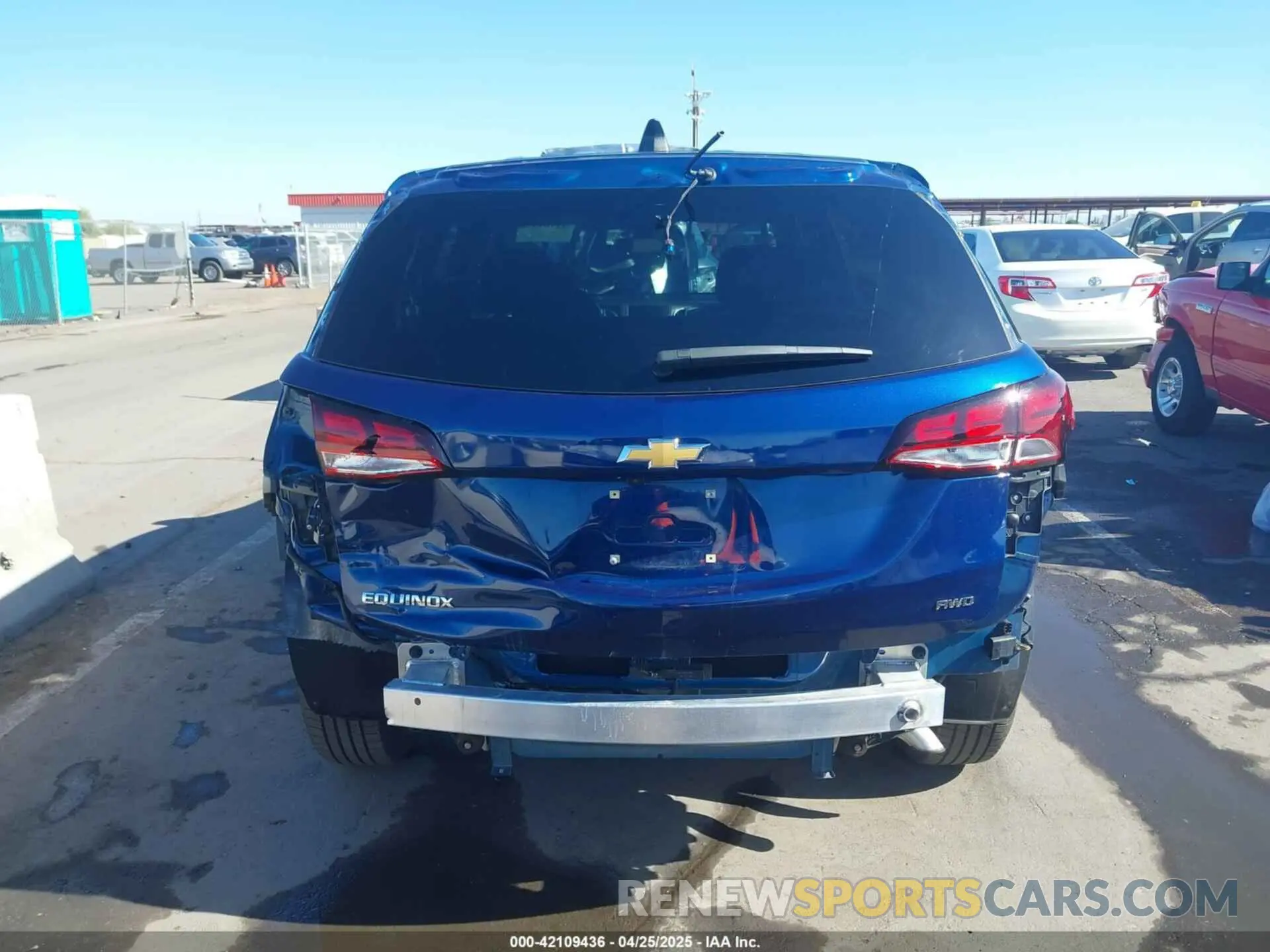 17 Photograph of a damaged car 2GNAXSEV0N6115686 CHEVROLET EQUINOX 2022