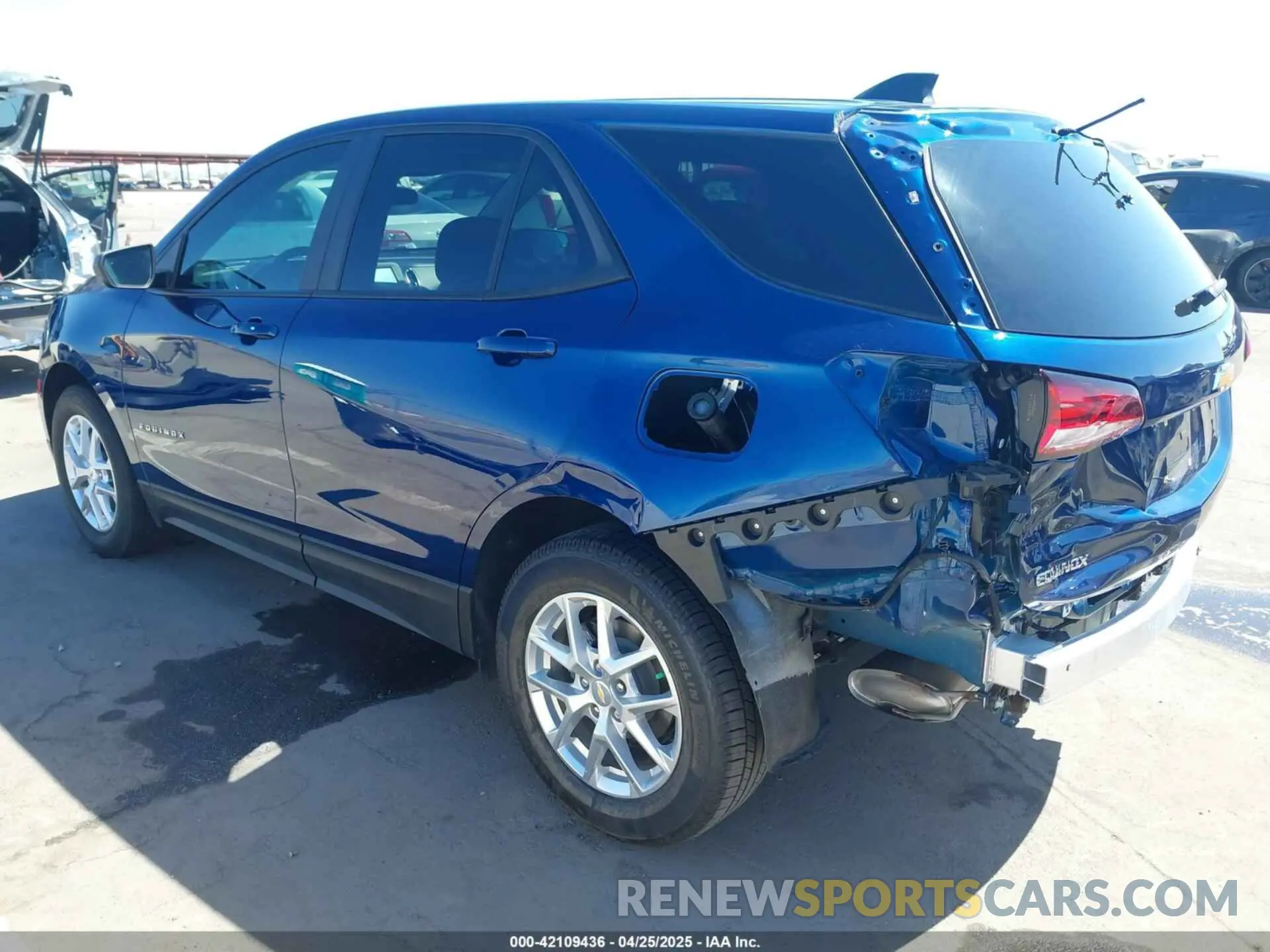 3 Photograph of a damaged car 2GNAXSEV0N6115686 CHEVROLET EQUINOX 2022