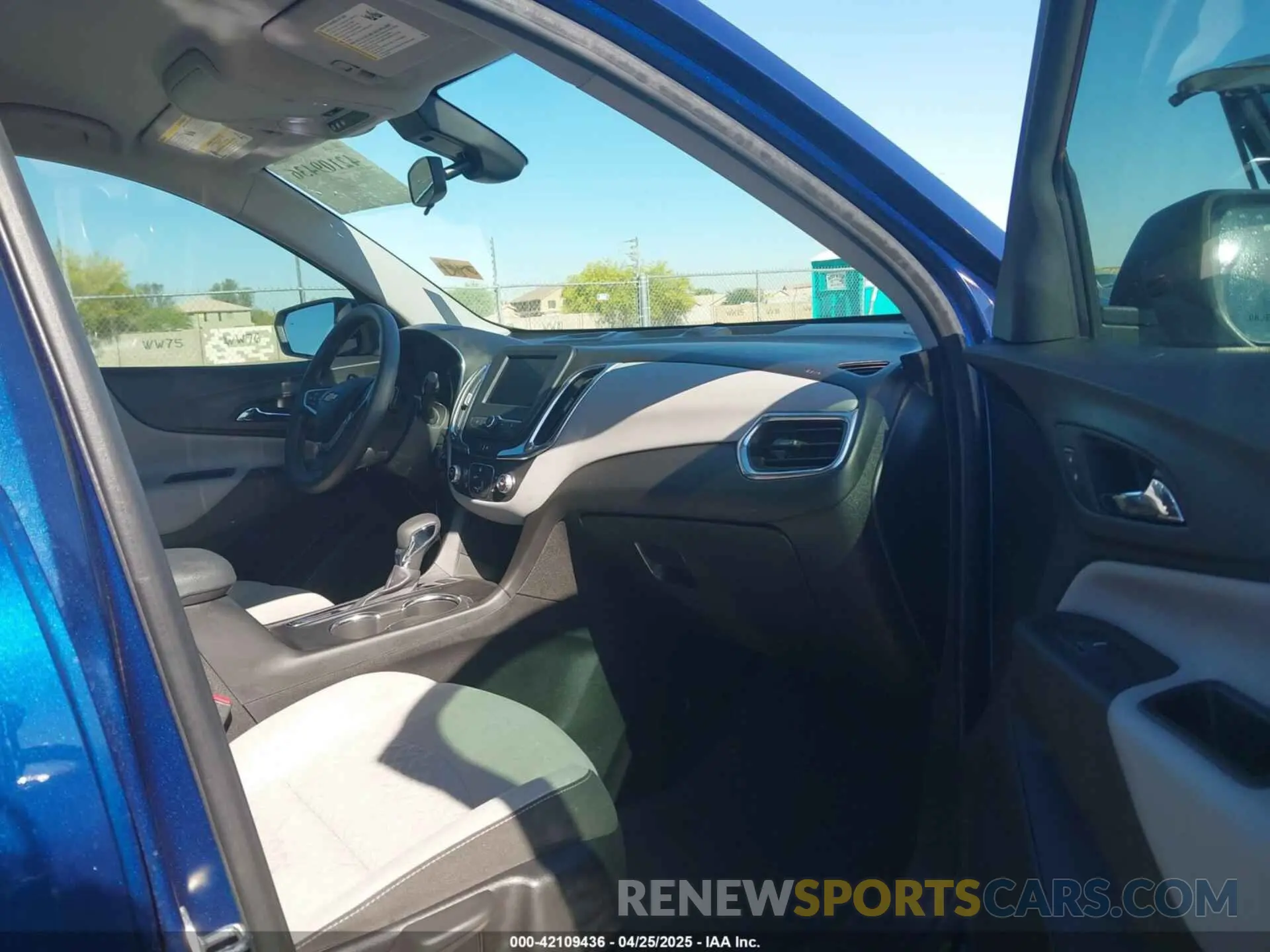 5 Photograph of a damaged car 2GNAXSEV0N6115686 CHEVROLET EQUINOX 2022