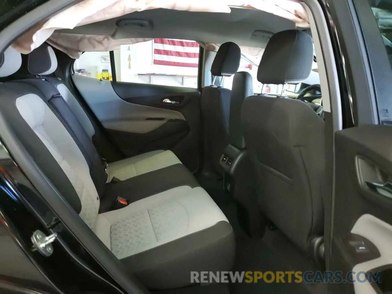 11 Photograph of a damaged car 2GNAXSEV2N6146938 CHEVROLET EQUINOX 2022