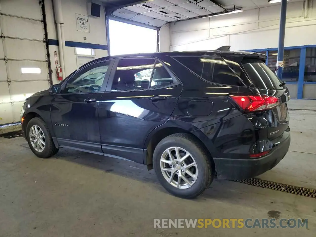 2 Photograph of a damaged car 2GNAXSEV2N6146938 CHEVROLET EQUINOX 2022