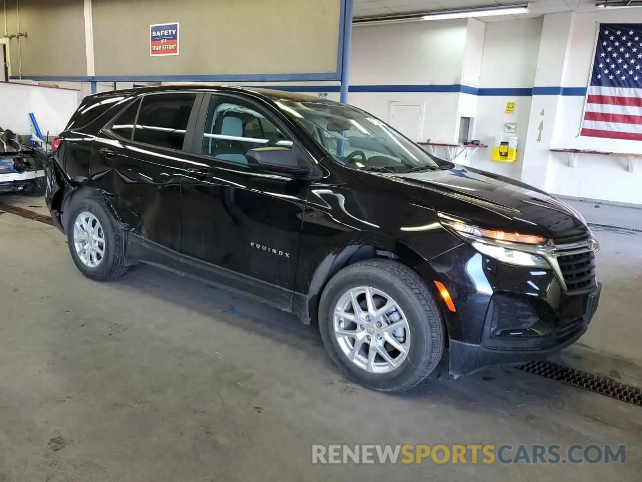 4 Photograph of a damaged car 2GNAXSEV2N6146938 CHEVROLET EQUINOX 2022