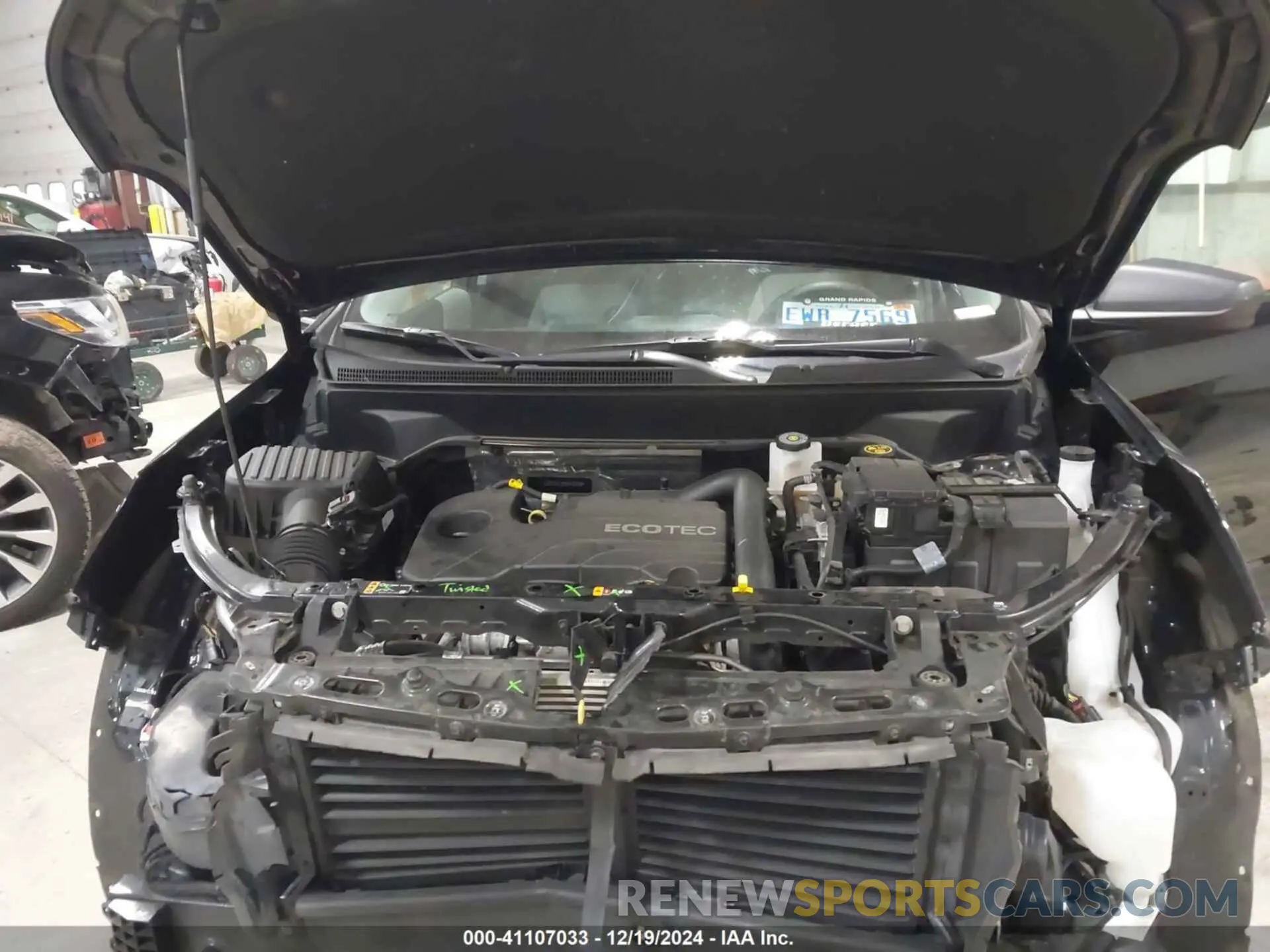 10 Photograph of a damaged car 2GNAXSEV5N6100858 CHEVROLET EQUINOX 2022