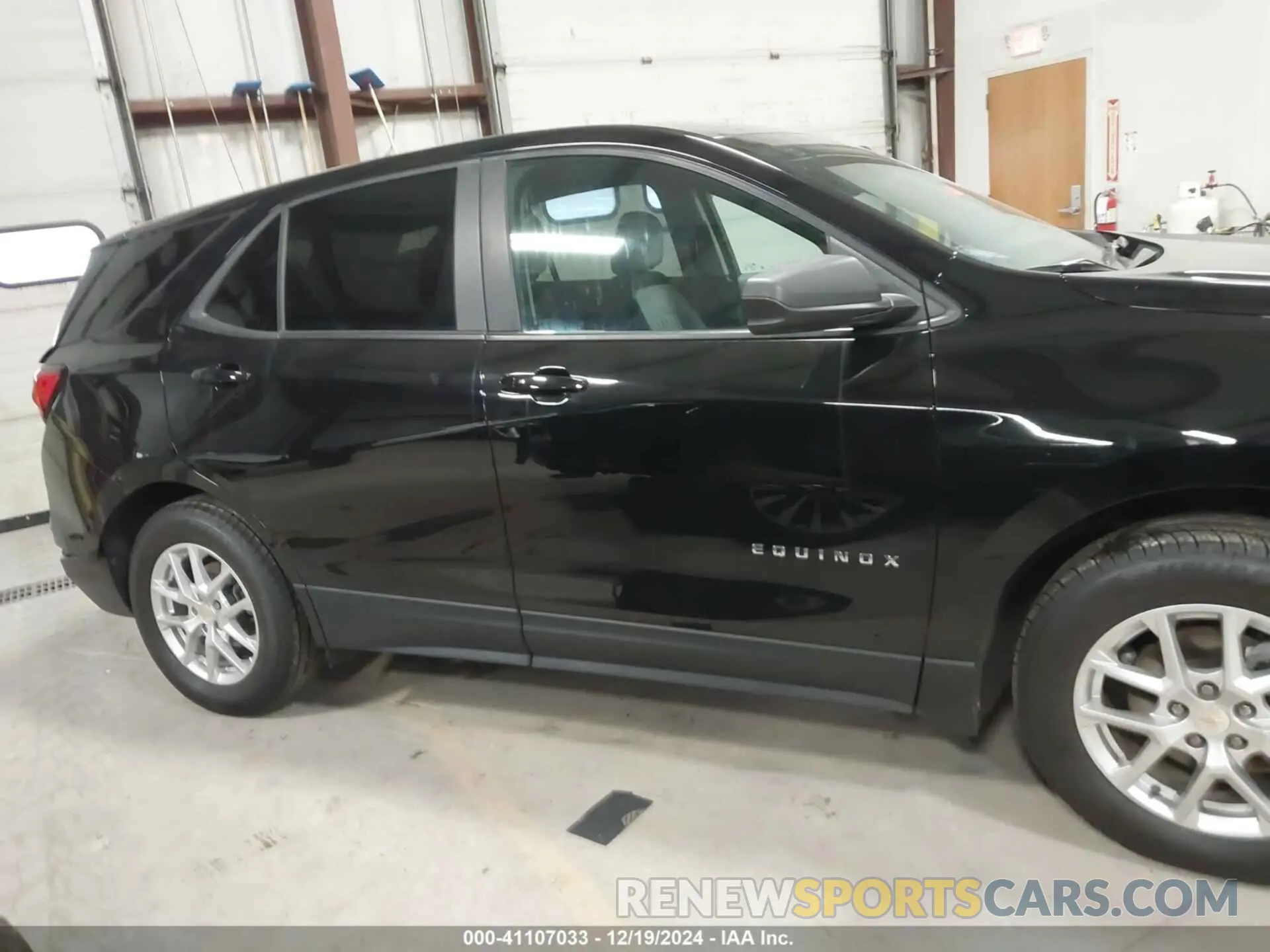 14 Photograph of a damaged car 2GNAXSEV5N6100858 CHEVROLET EQUINOX 2022