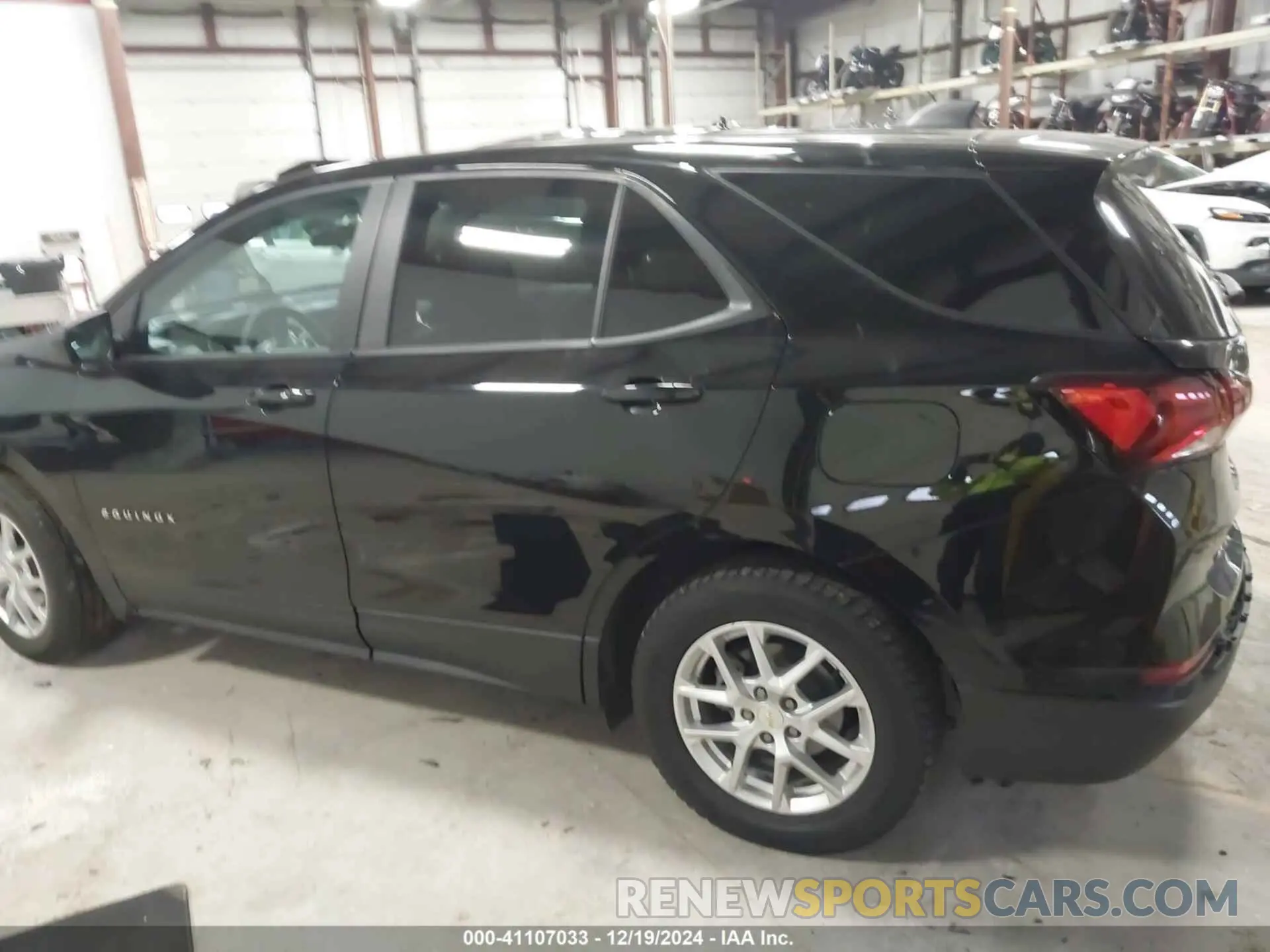 15 Photograph of a damaged car 2GNAXSEV5N6100858 CHEVROLET EQUINOX 2022