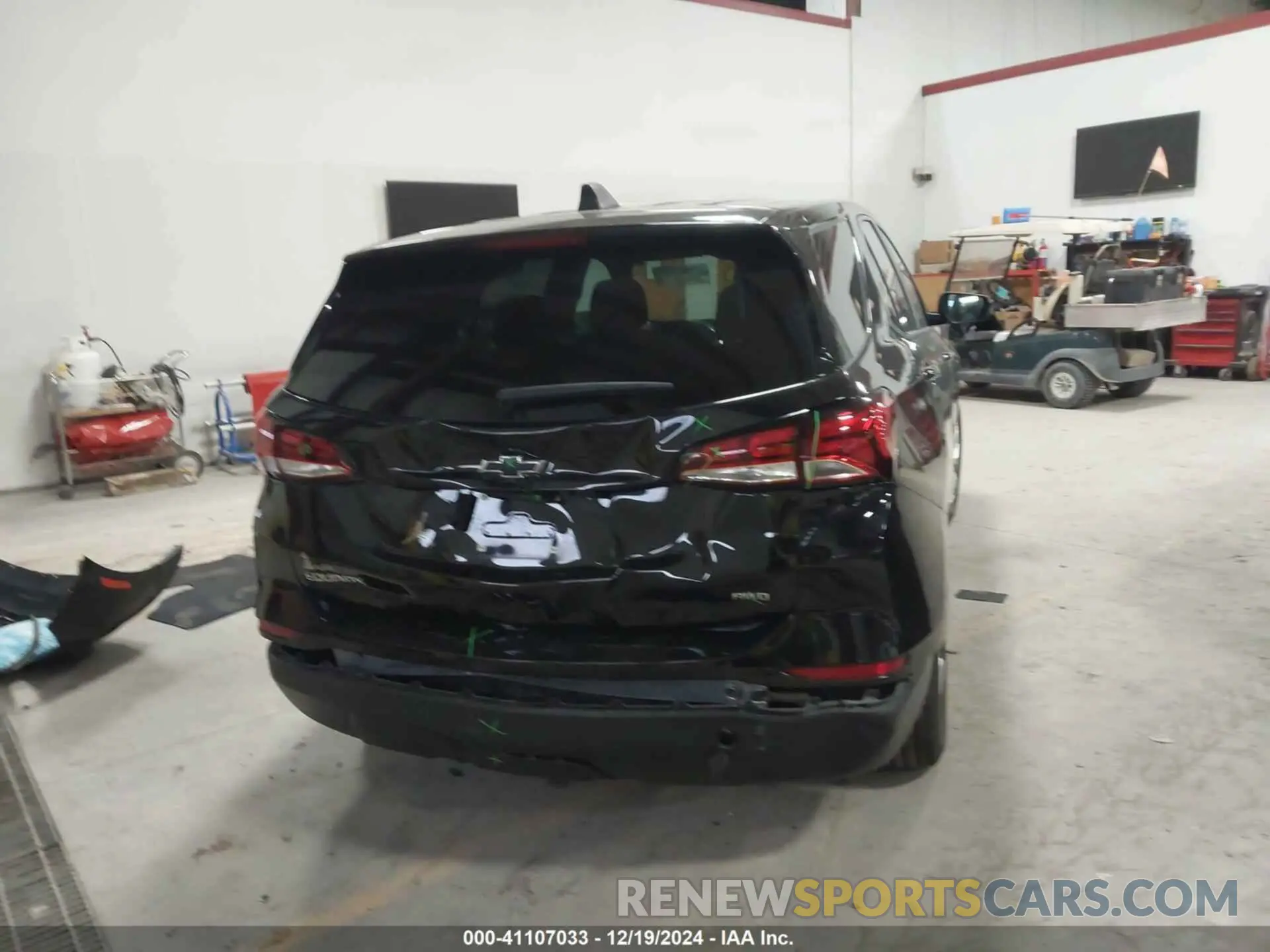 17 Photograph of a damaged car 2GNAXSEV5N6100858 CHEVROLET EQUINOX 2022