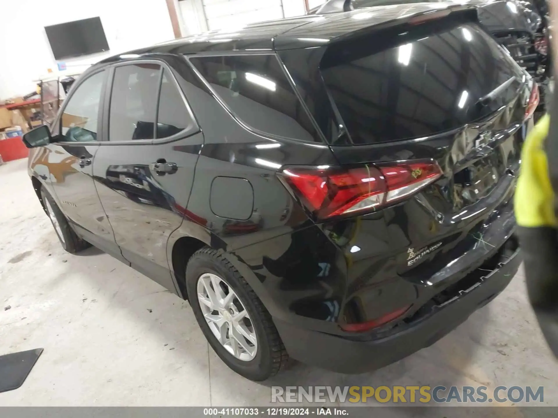 3 Photograph of a damaged car 2GNAXSEV5N6100858 CHEVROLET EQUINOX 2022