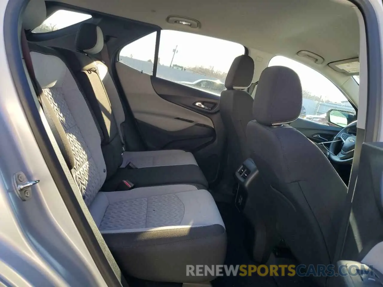 11 Photograph of a damaged car 2GNAXSEV7N6149978 CHEVROLET EQUINOX 2022