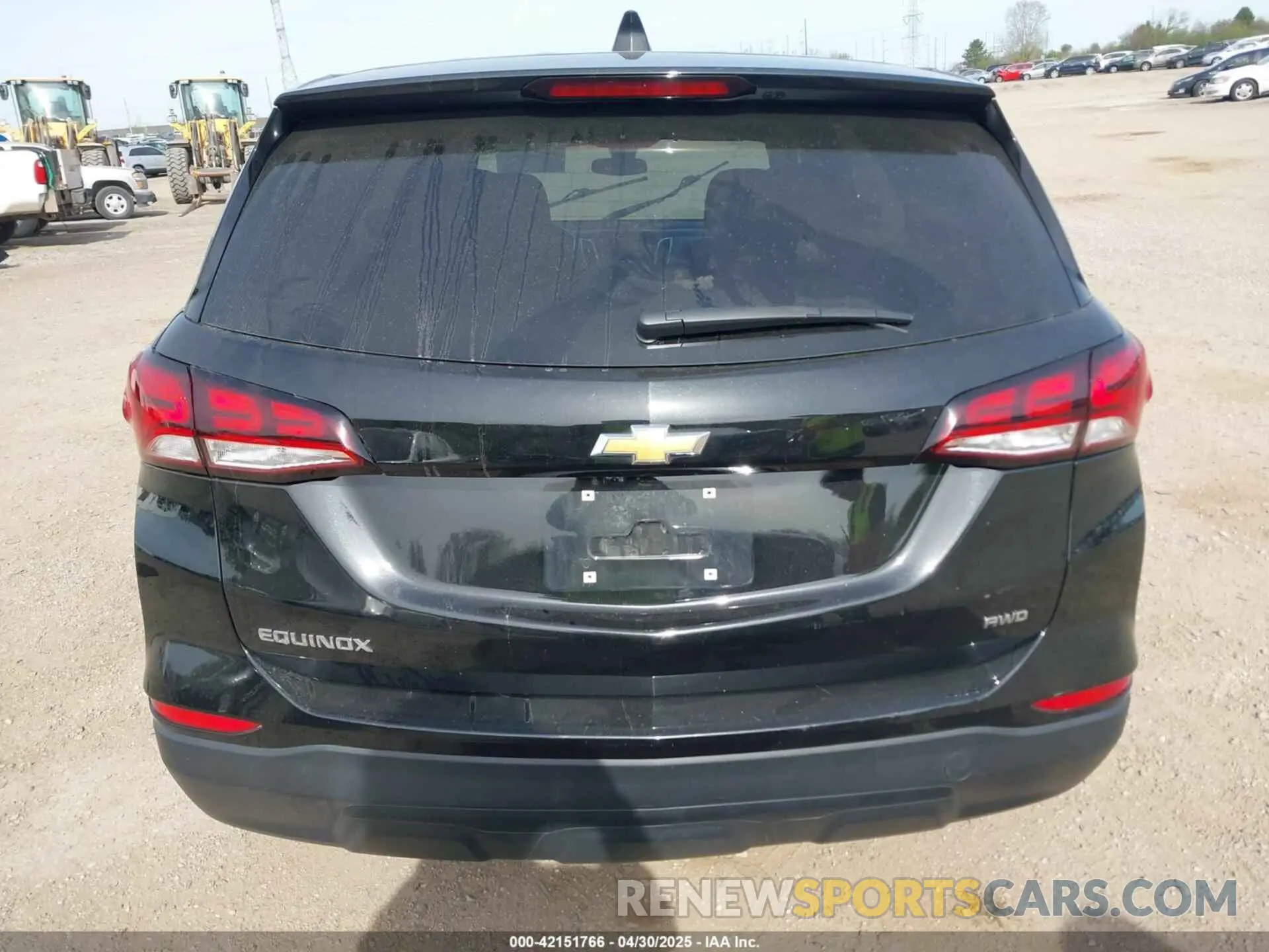 17 Photograph of a damaged car 2GNAXSEV9N6120174 CHEVROLET EQUINOX 2022