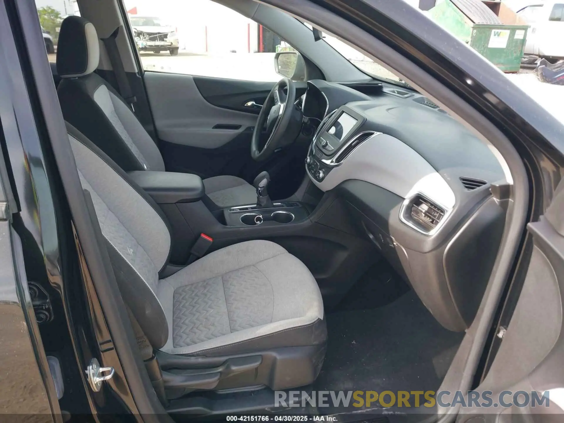 5 Photograph of a damaged car 2GNAXSEV9N6120174 CHEVROLET EQUINOX 2022