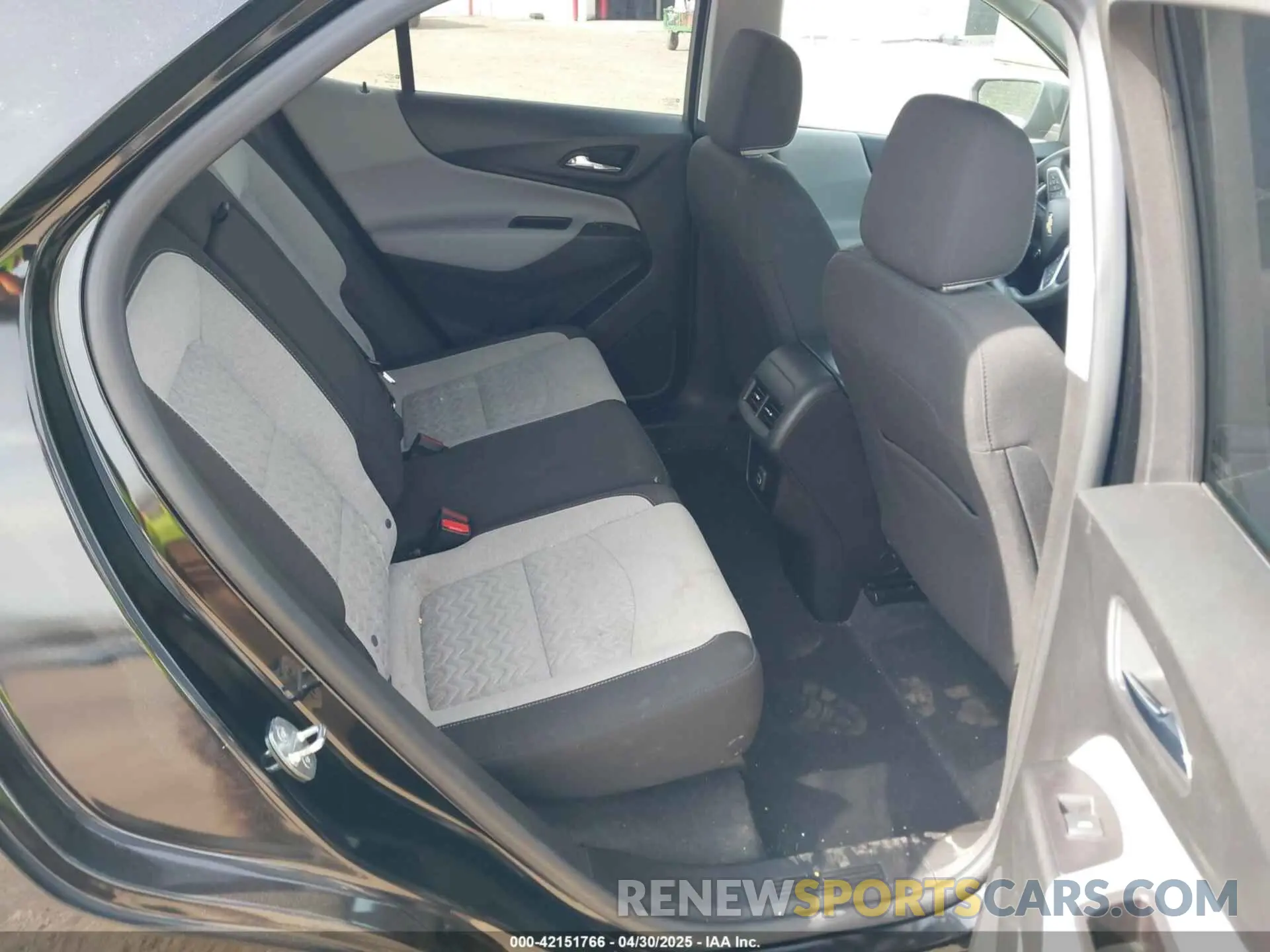 8 Photograph of a damaged car 2GNAXSEV9N6120174 CHEVROLET EQUINOX 2022