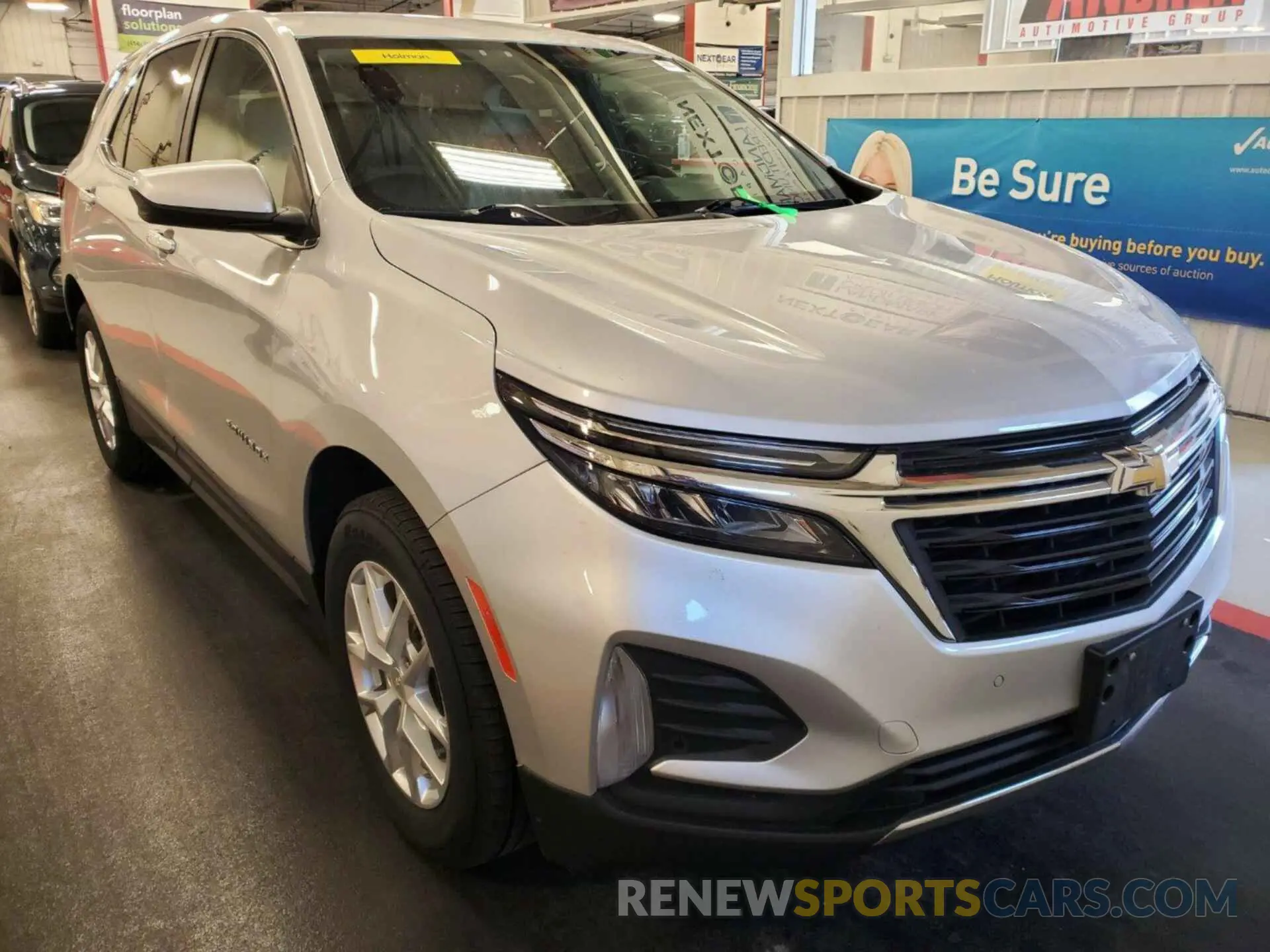 8 Photograph of a damaged car 2GNAXTEV0N6108419 CHEVROLET EQUINOX 2022