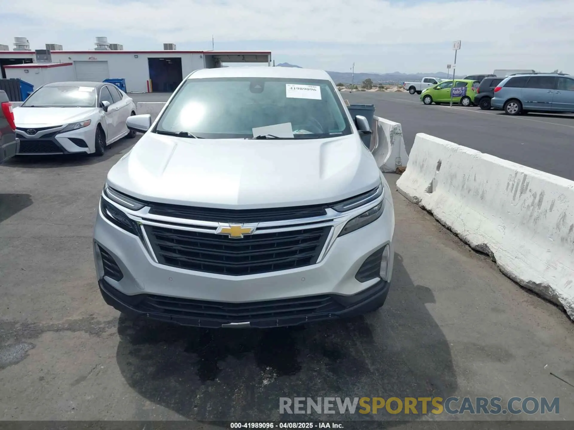 12 Photograph of a damaged car 2GNAXTEV0N6134115 CHEVROLET EQUINOX 2022