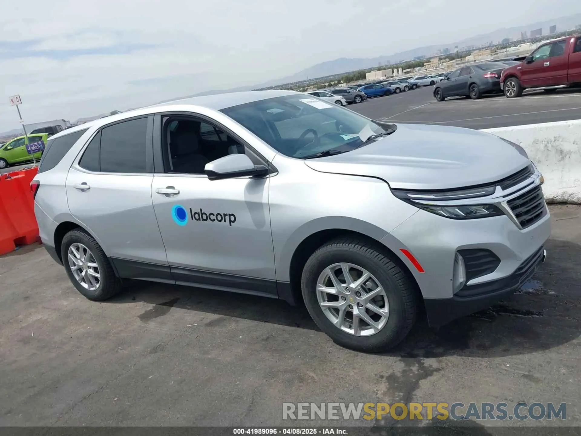 13 Photograph of a damaged car 2GNAXTEV0N6134115 CHEVROLET EQUINOX 2022