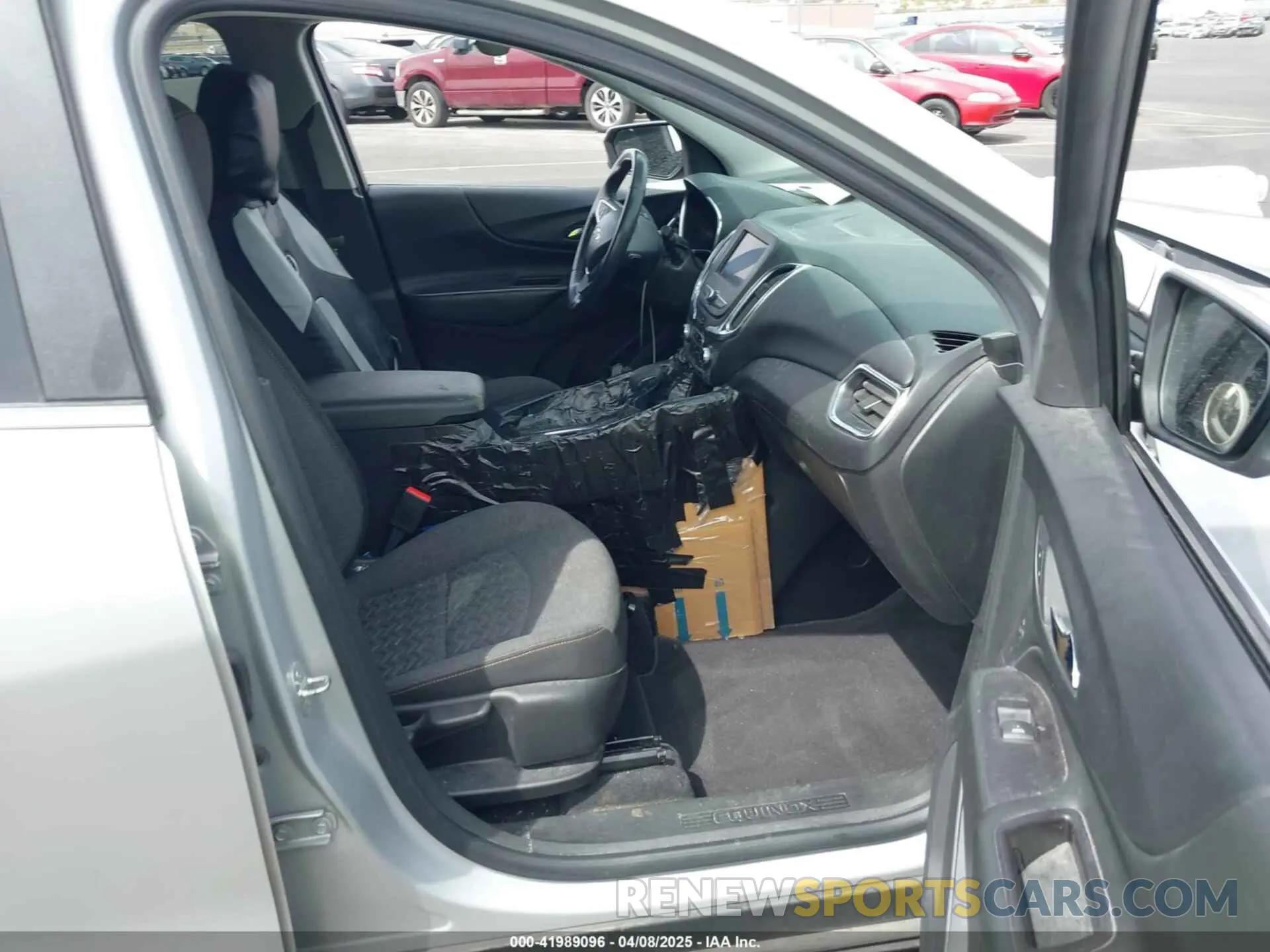 5 Photograph of a damaged car 2GNAXTEV0N6134115 CHEVROLET EQUINOX 2022