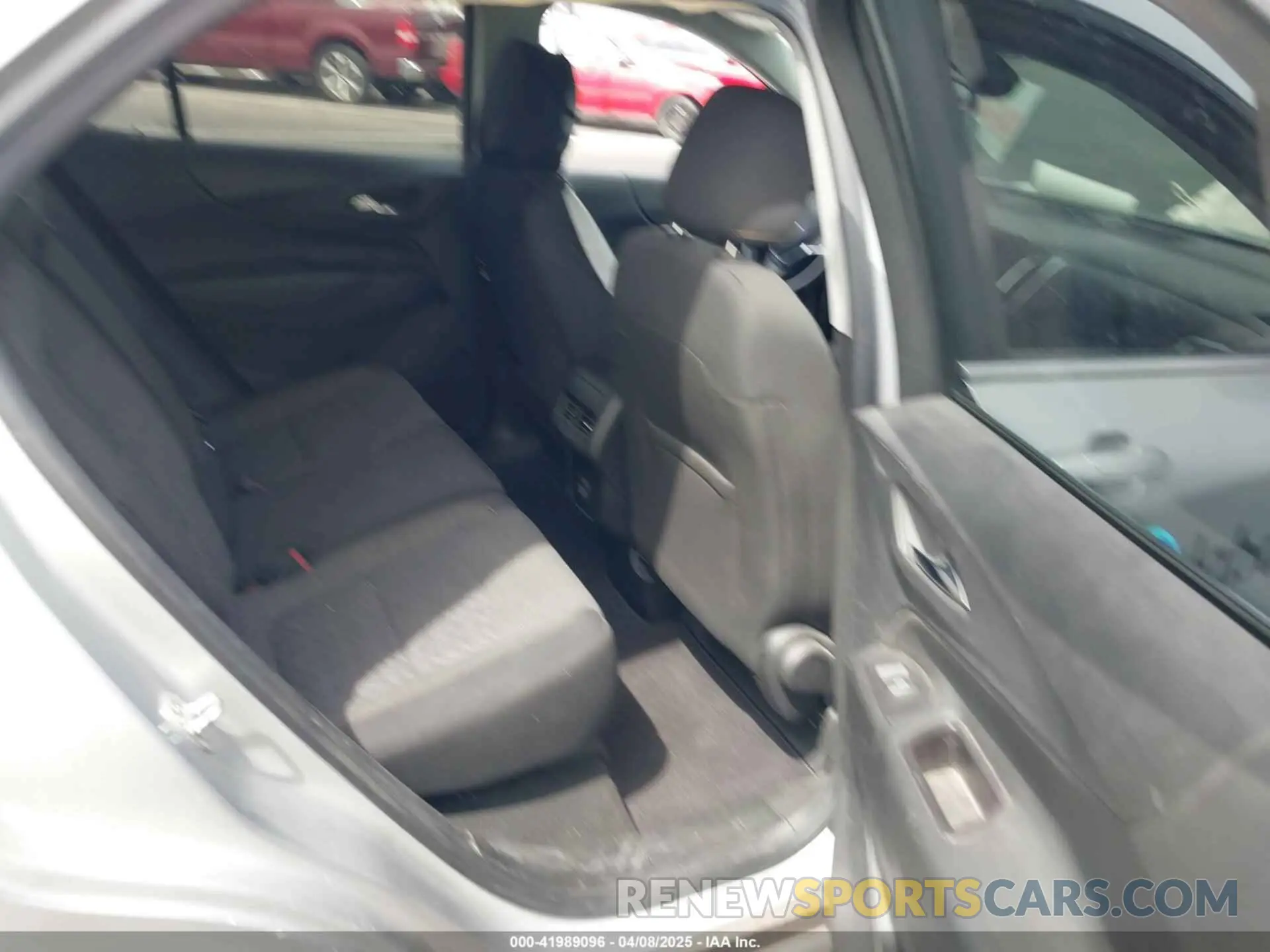 8 Photograph of a damaged car 2GNAXTEV0N6134115 CHEVROLET EQUINOX 2022