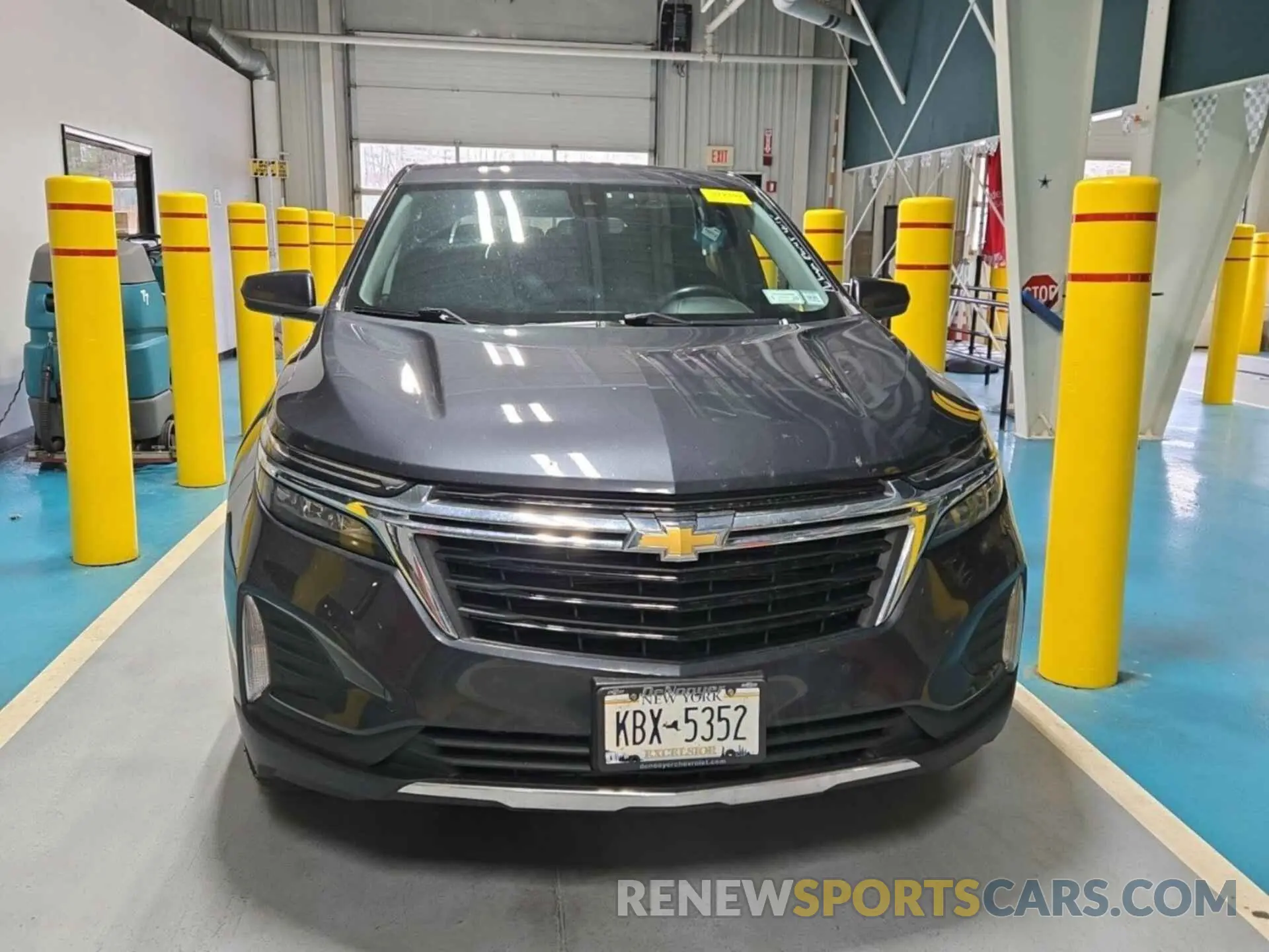 17 Photograph of a damaged car 2GNAXTEV0N6143929 CHEVROLET EQUINOX 2022