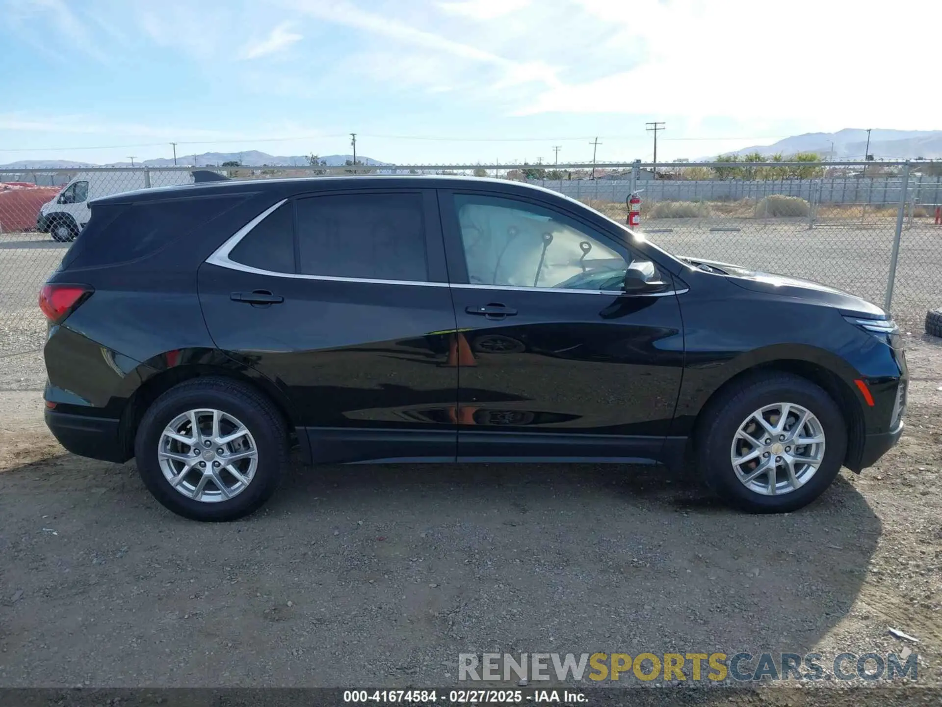 13 Photograph of a damaged car 2GNAXTEV2N6120135 CHEVROLET EQUINOX 2022