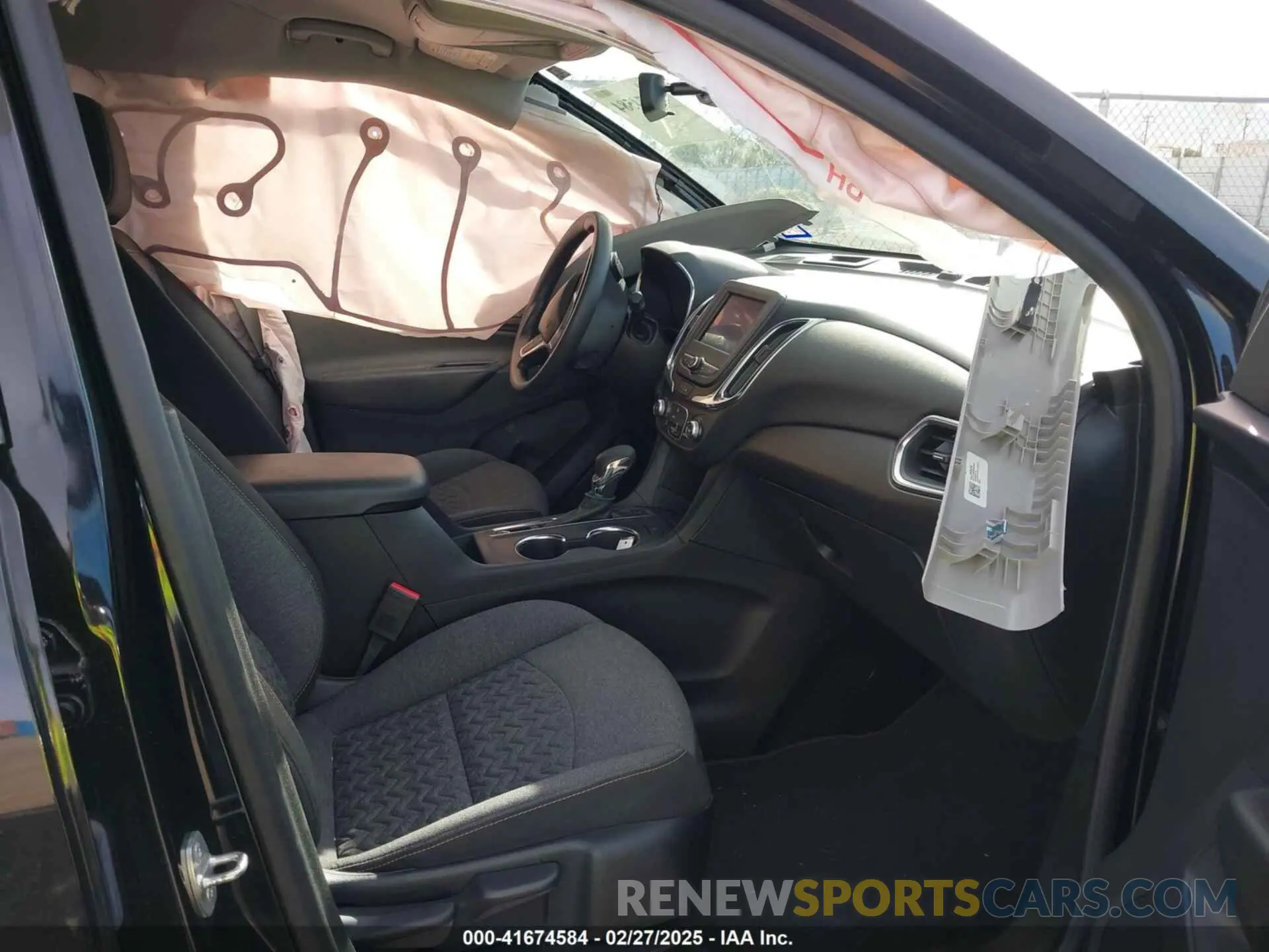 5 Photograph of a damaged car 2GNAXTEV2N6120135 CHEVROLET EQUINOX 2022