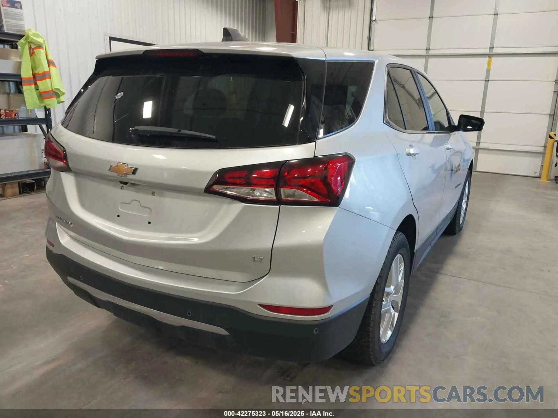 4 Photograph of a damaged car 2GNAXTEV2N6138764 CHEVROLET EQUINOX 2022