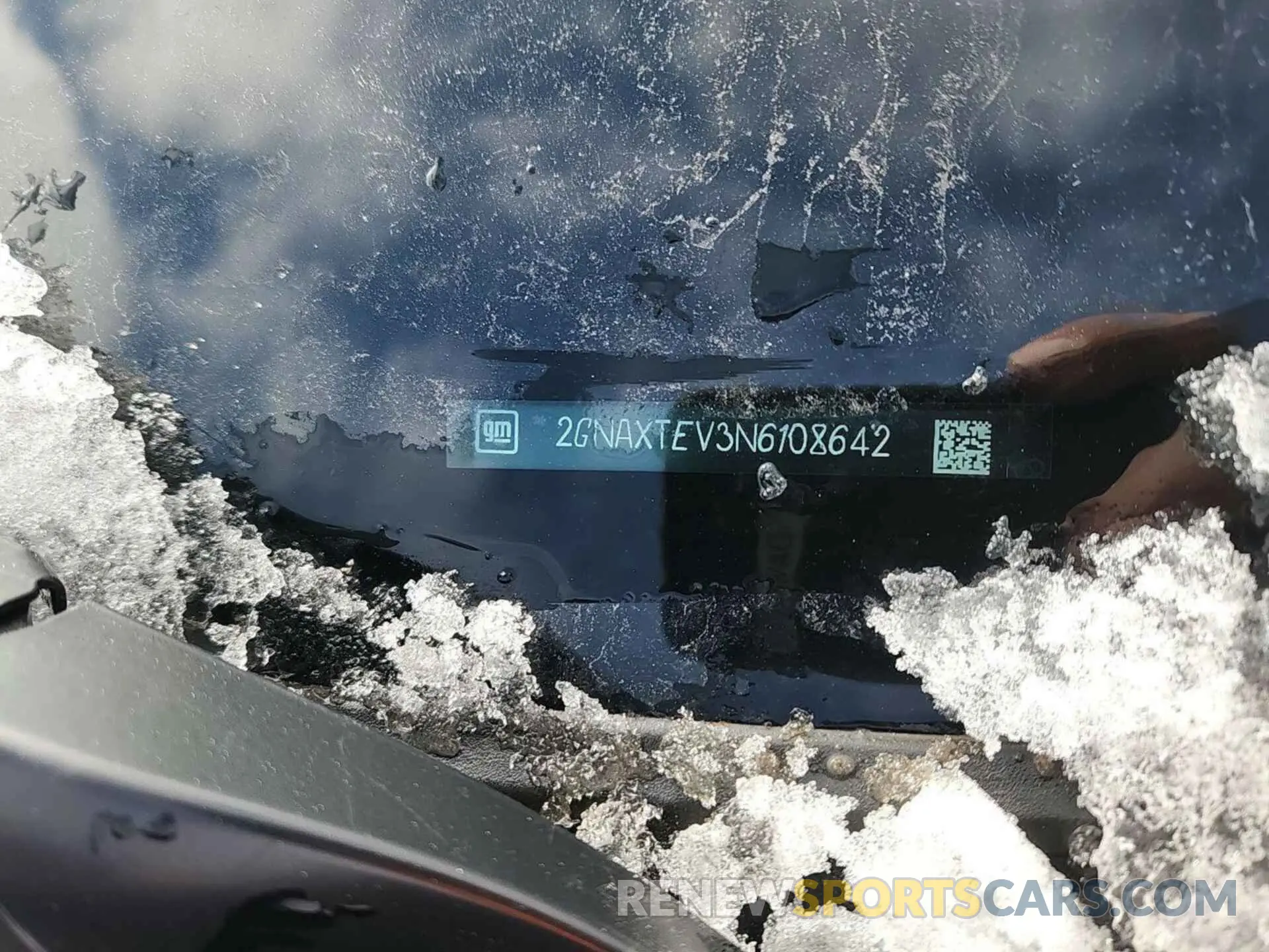 10 Photograph of a damaged car 2GNAXTEV3N6108642 CHEVROLET EQUINOX 2022