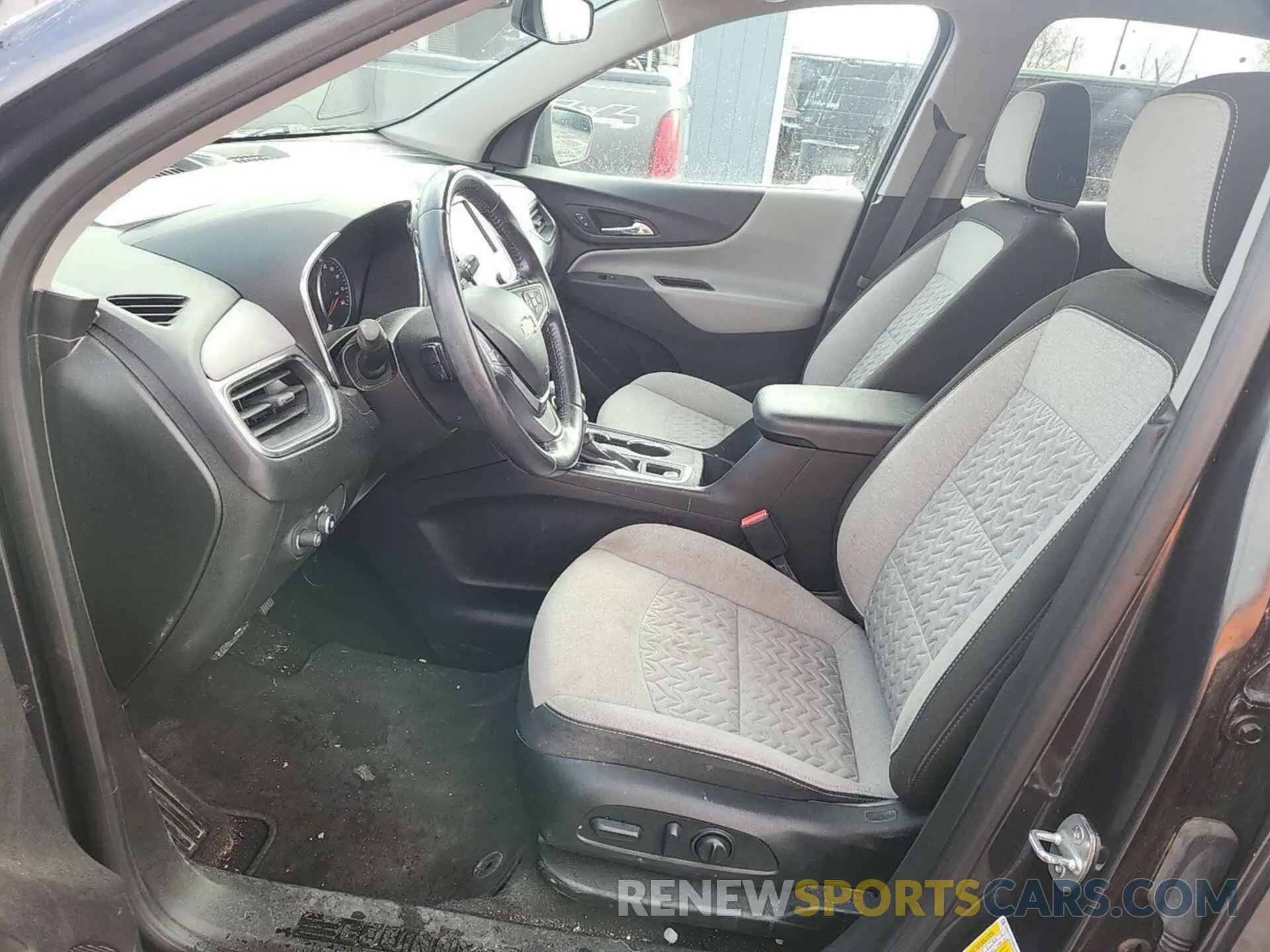 18 Photograph of a damaged car 2GNAXTEV3N6108642 CHEVROLET EQUINOX 2022