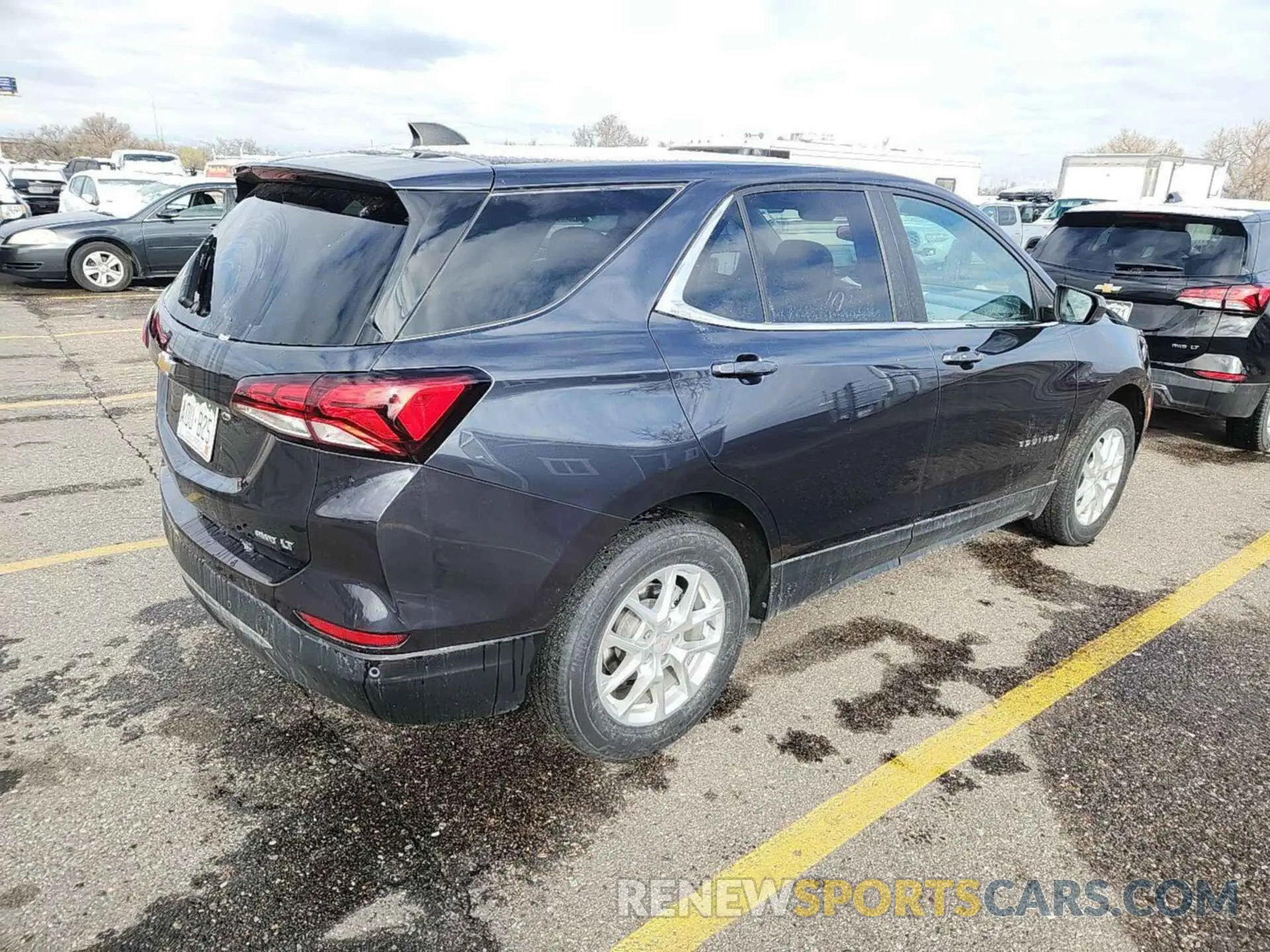 4 Photograph of a damaged car 2GNAXTEV3N6108642 CHEVROLET EQUINOX 2022