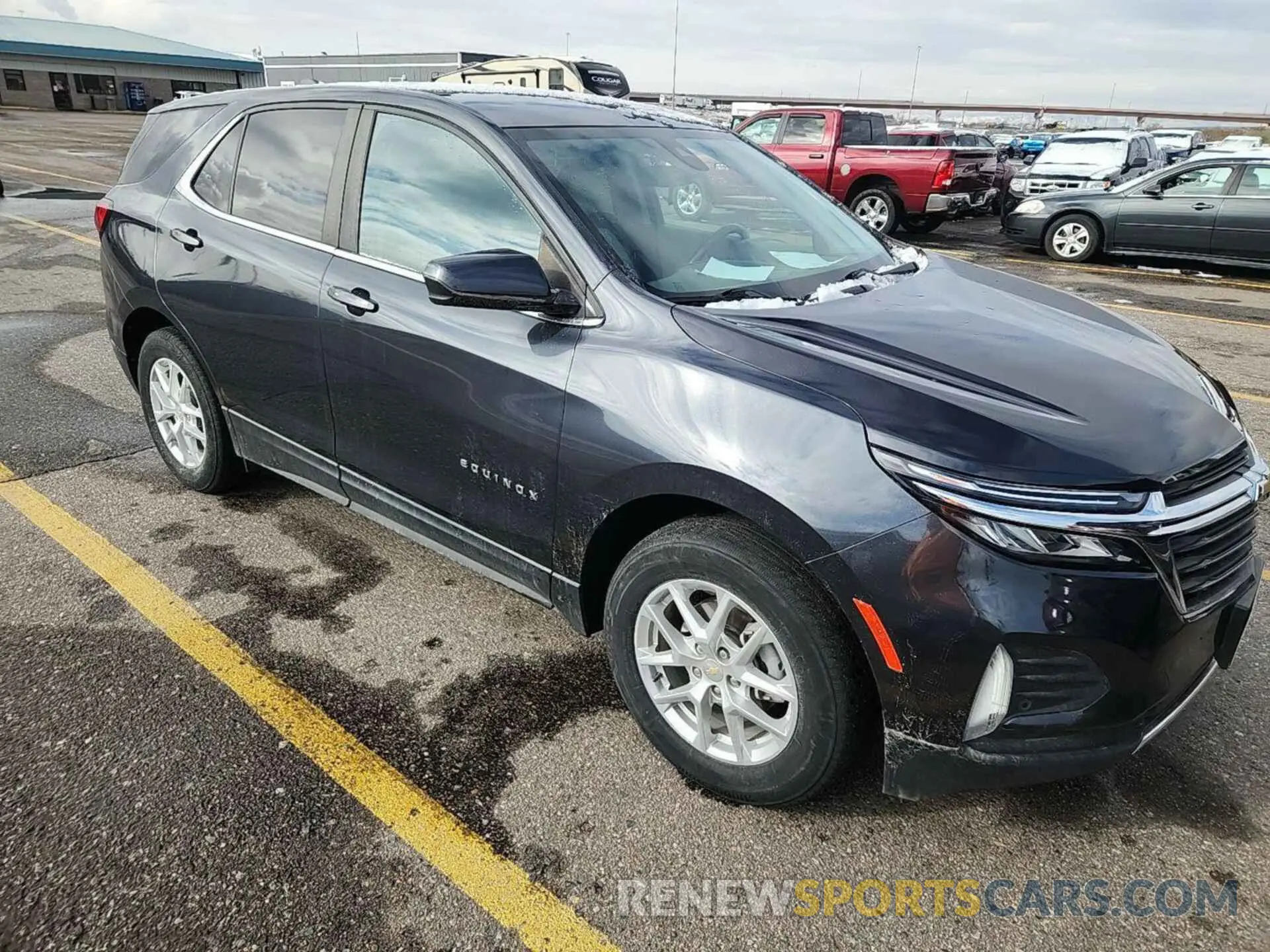5 Photograph of a damaged car 2GNAXTEV3N6108642 CHEVROLET EQUINOX 2022