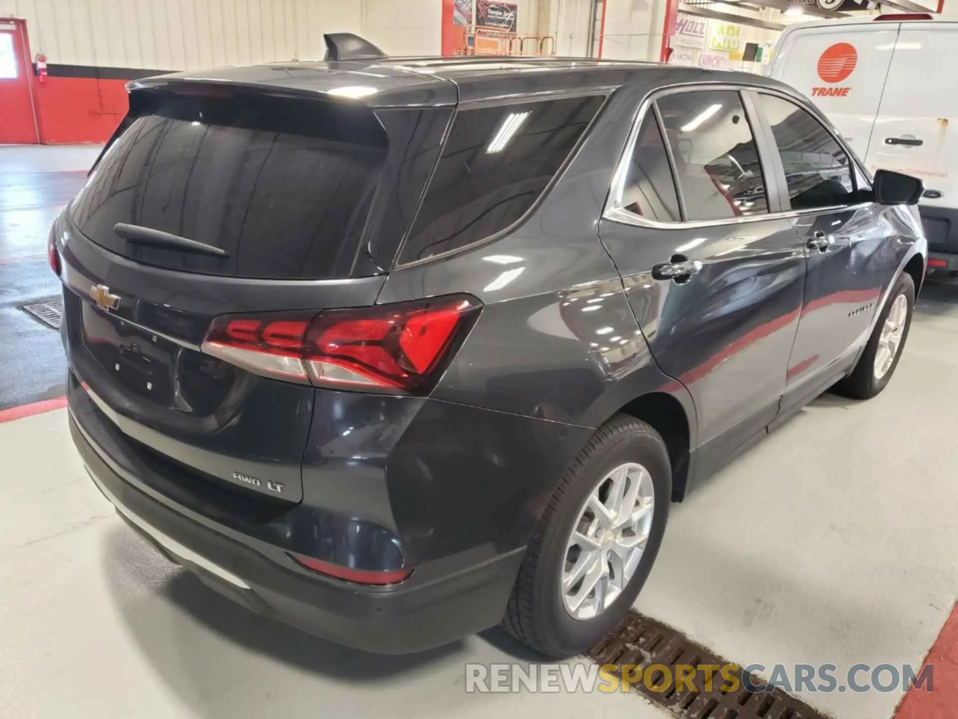 13 Photograph of a damaged car 2GNAXTEV3N6125005 CHEVROLET EQUINOX 2022