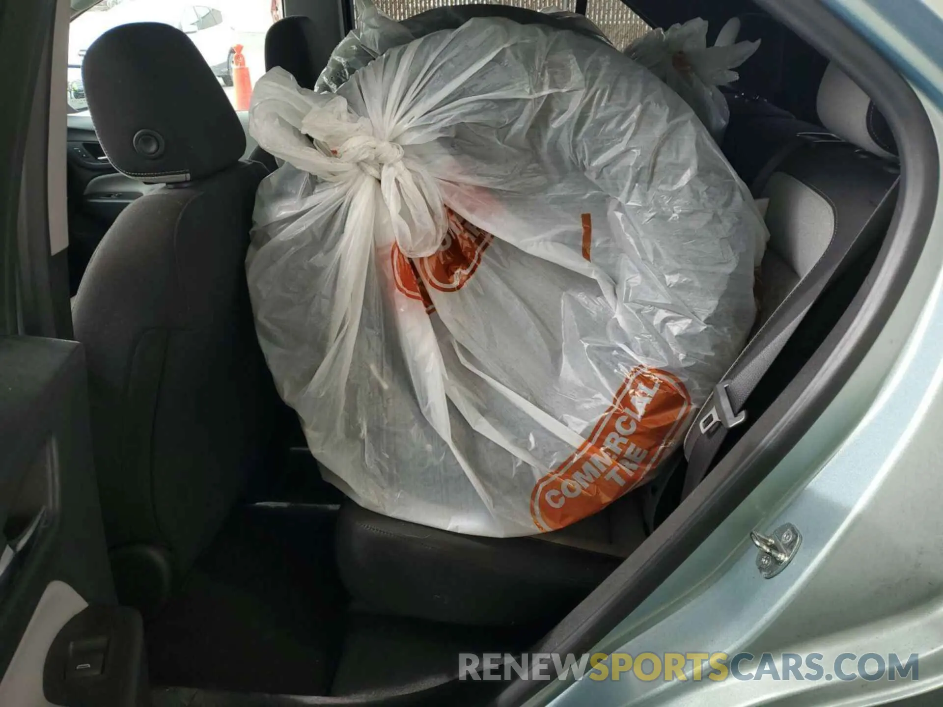 18 Photograph of a damaged car 2GNAXTEV5N6110022 CHEVROLET EQUINOX 2022