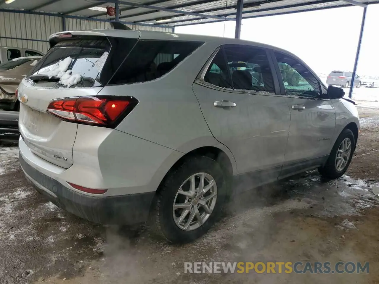 3 Photograph of a damaged car 2GNAXTEV6N6116136 CHEVROLET EQUINOX 2022