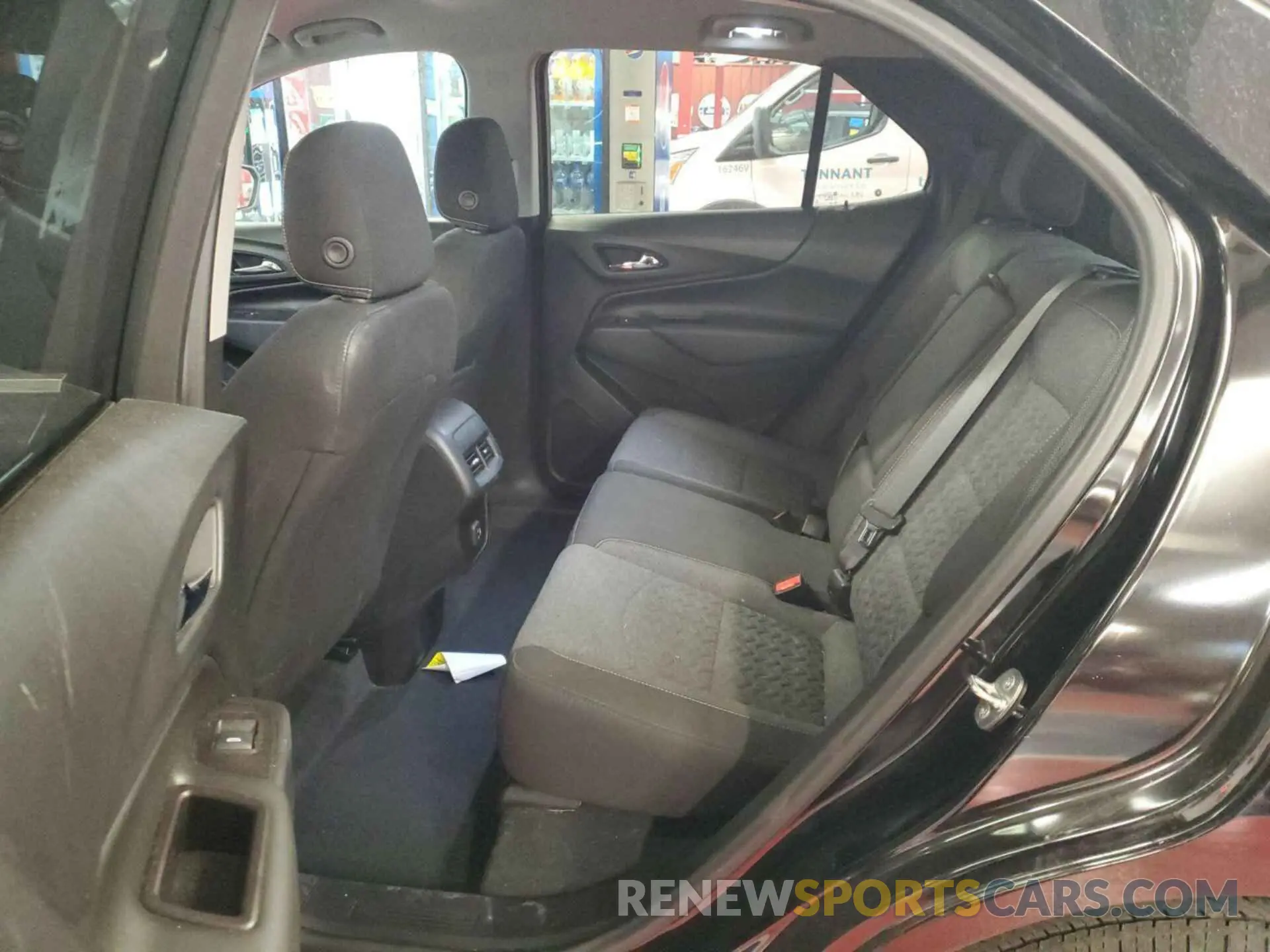 18 Photograph of a damaged car 2GNAXTEV7N6119840 CHEVROLET EQUINOX 2022