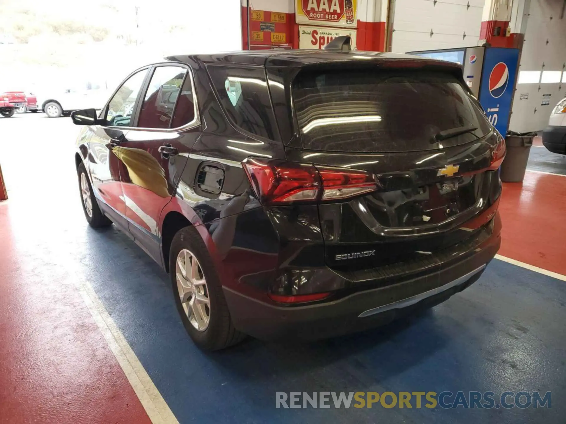 6 Photograph of a damaged car 2GNAXTEV7N6119840 CHEVROLET EQUINOX 2022