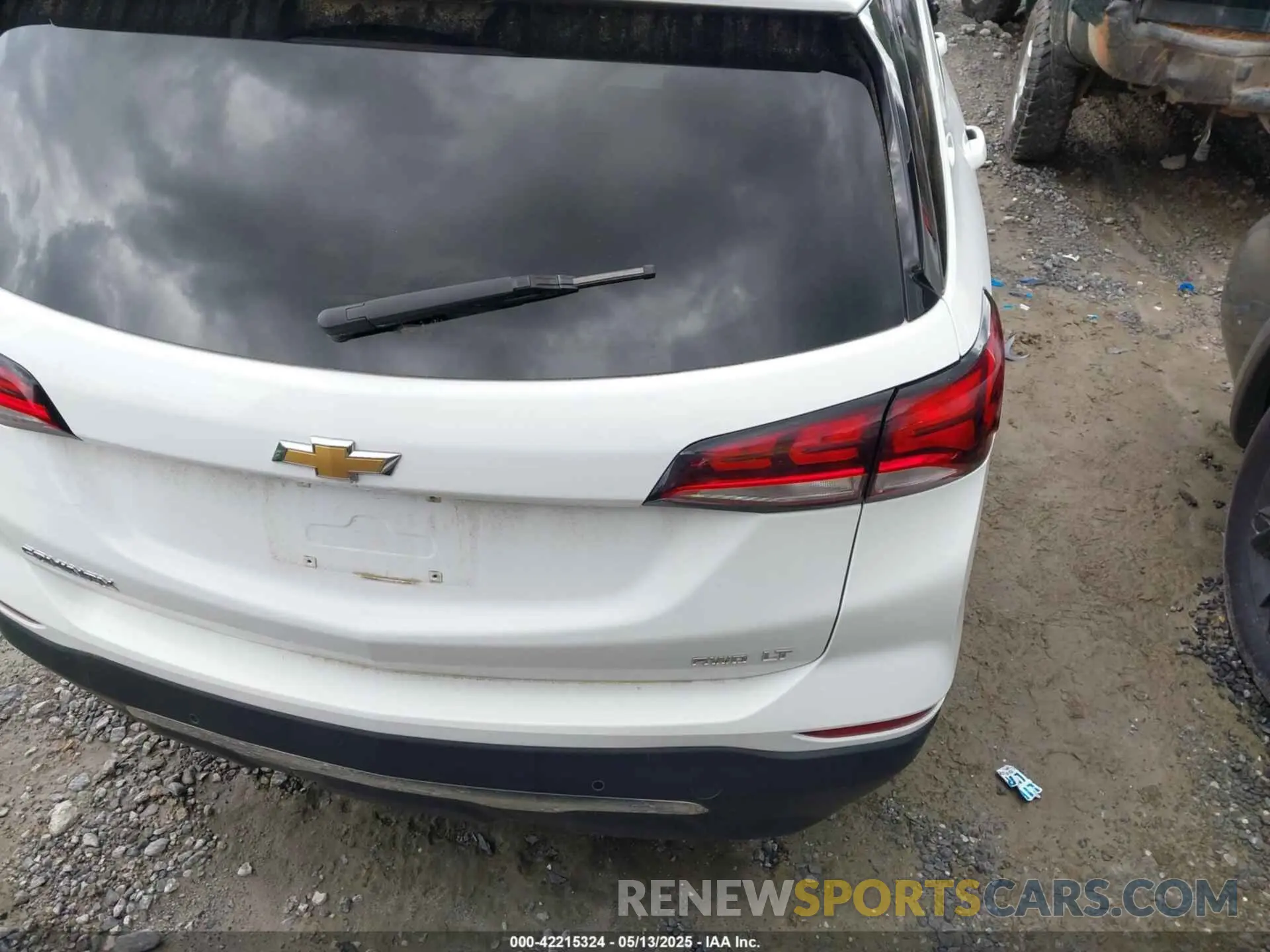 16 Photograph of a damaged car 2GNAXTEV7N6141417 CHEVROLET EQUINOX 2022