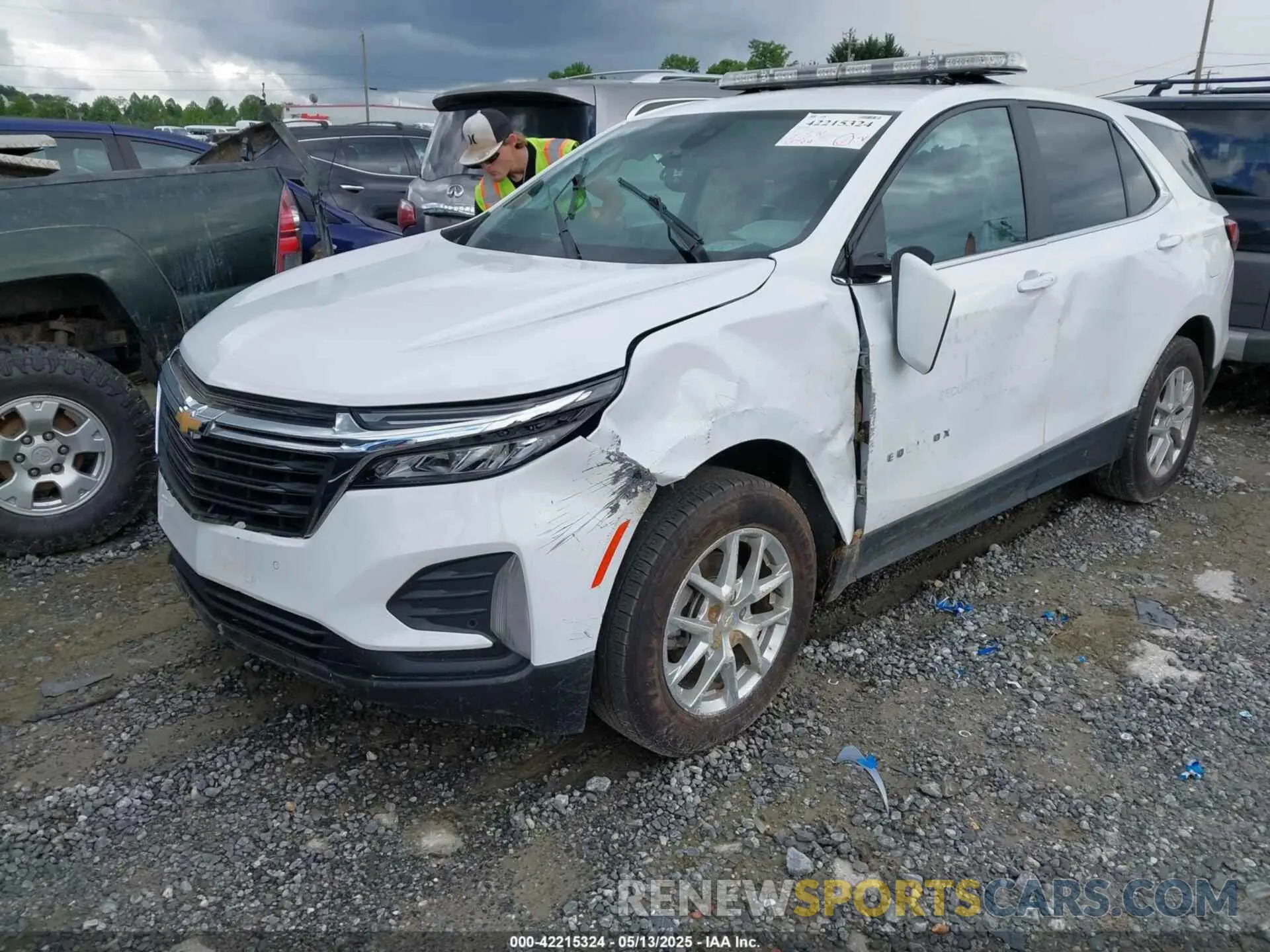 2 Photograph of a damaged car 2GNAXTEV7N6141417 CHEVROLET EQUINOX 2022