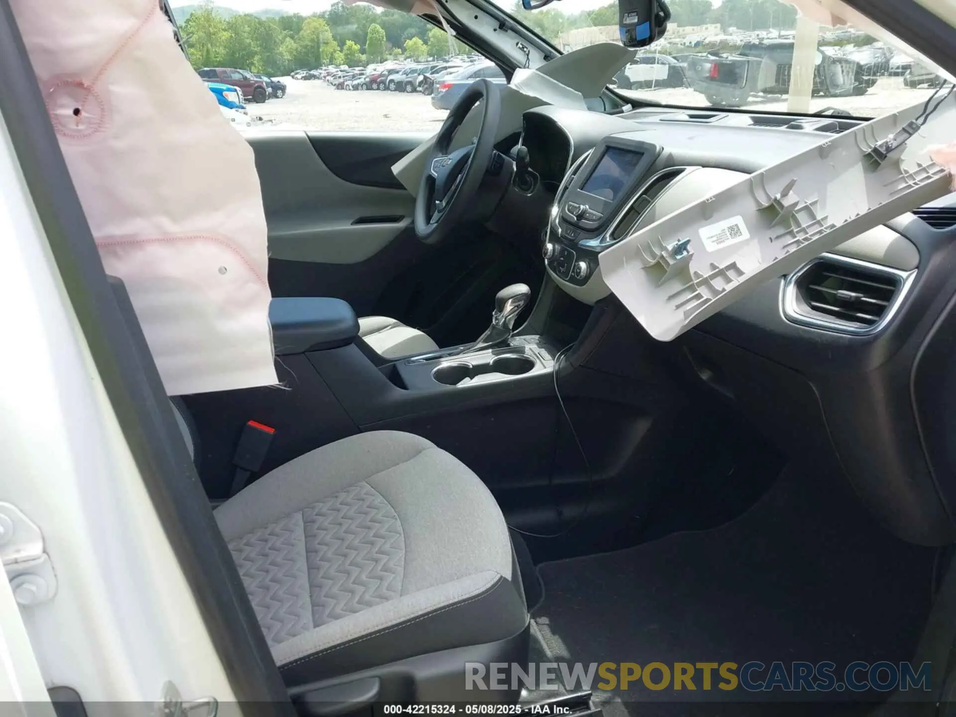 5 Photograph of a damaged car 2GNAXTEV7N6141417 CHEVROLET EQUINOX 2022