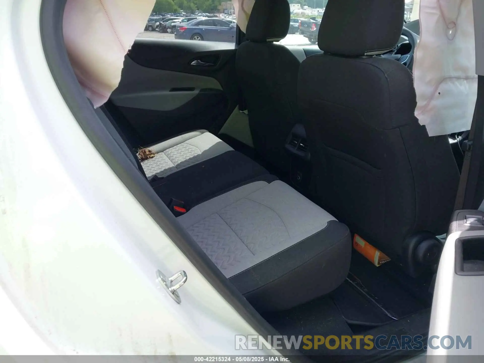 8 Photograph of a damaged car 2GNAXTEV7N6141417 CHEVROLET EQUINOX 2022