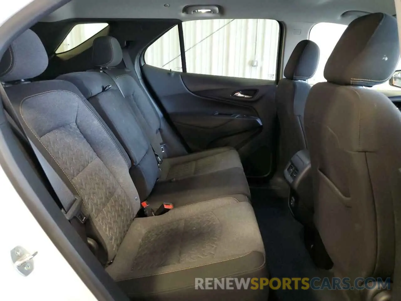 11 Photograph of a damaged car 2GNAXTEV8N6133486 CHEVROLET EQUINOX 2022