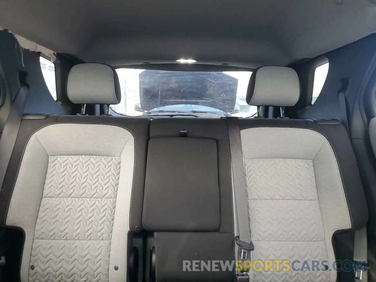 10 Photograph of a damaged car 2GNAXTEV9N6107317 CHEVROLET EQUINOX 2022